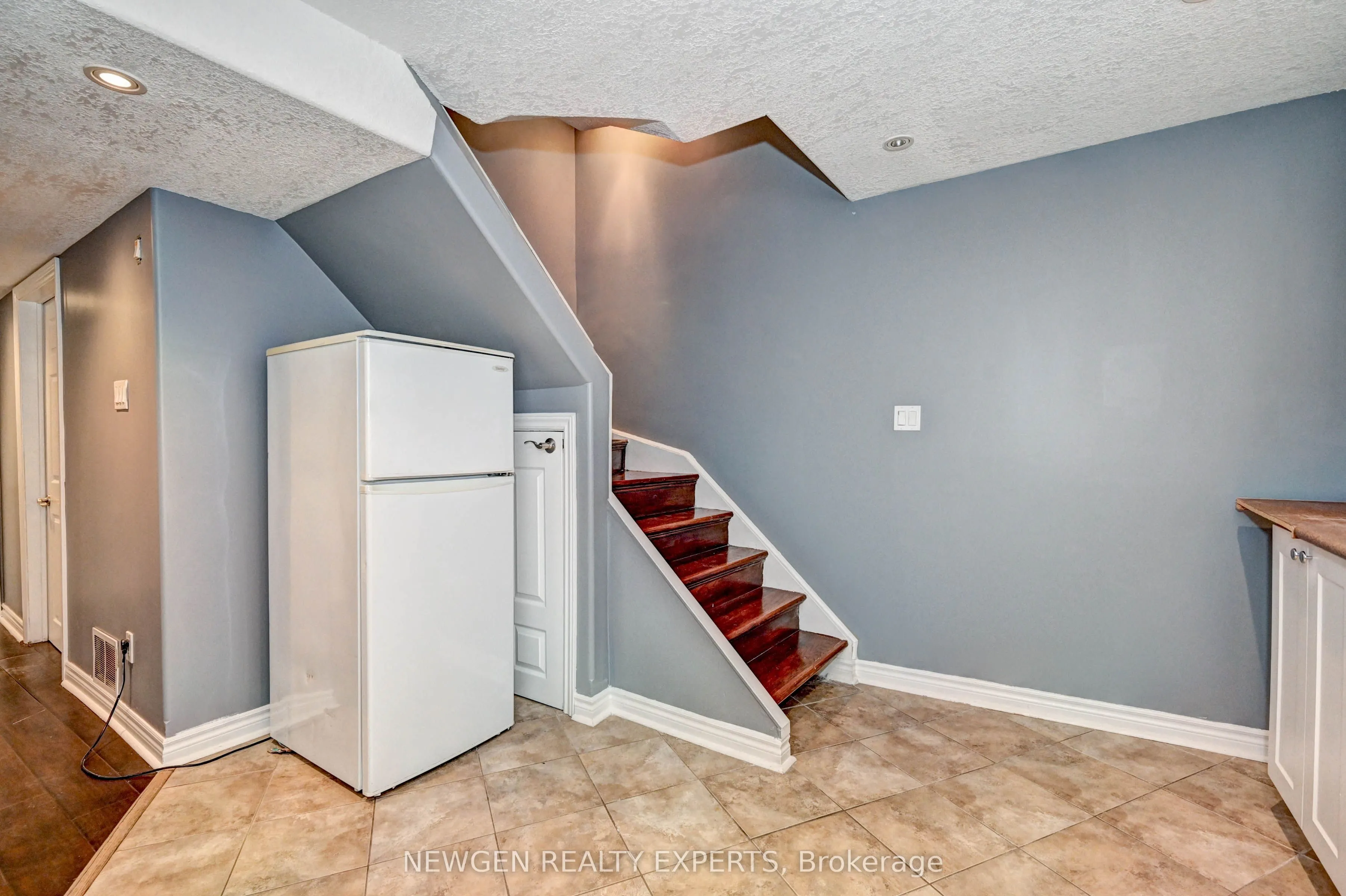 573 Burnett Avenue