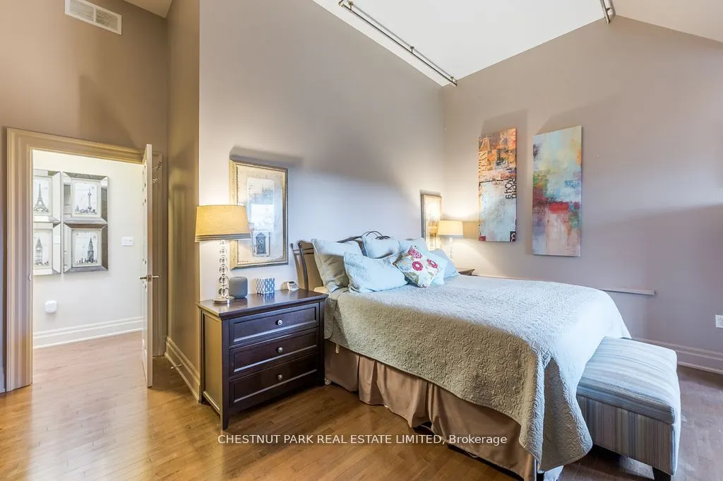 72 Pine Street N, #403