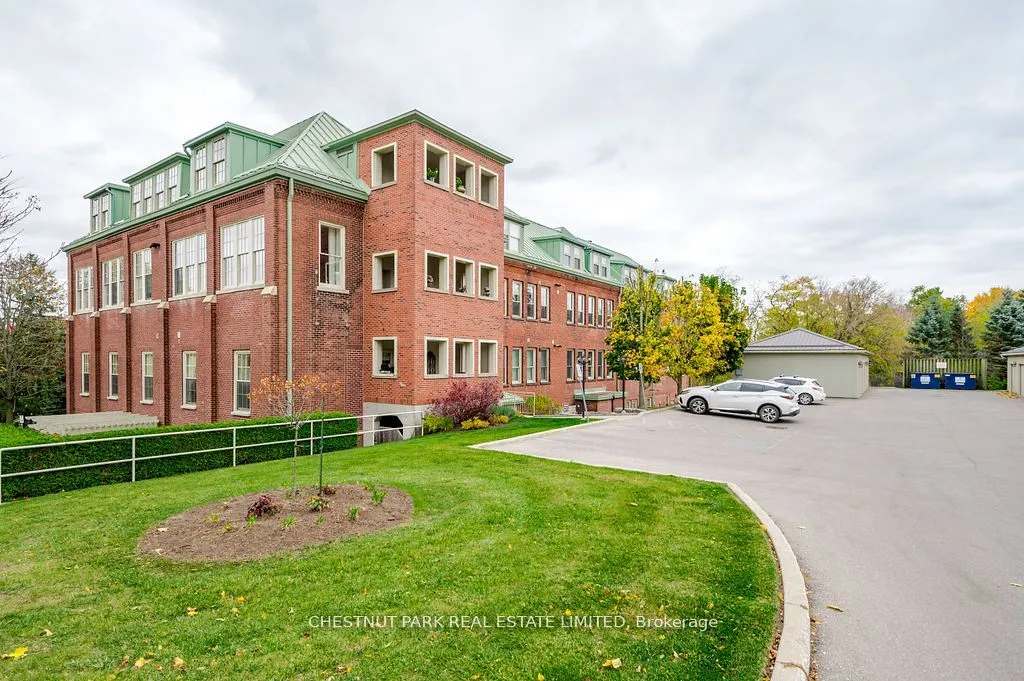 72 Pine Street N, #403