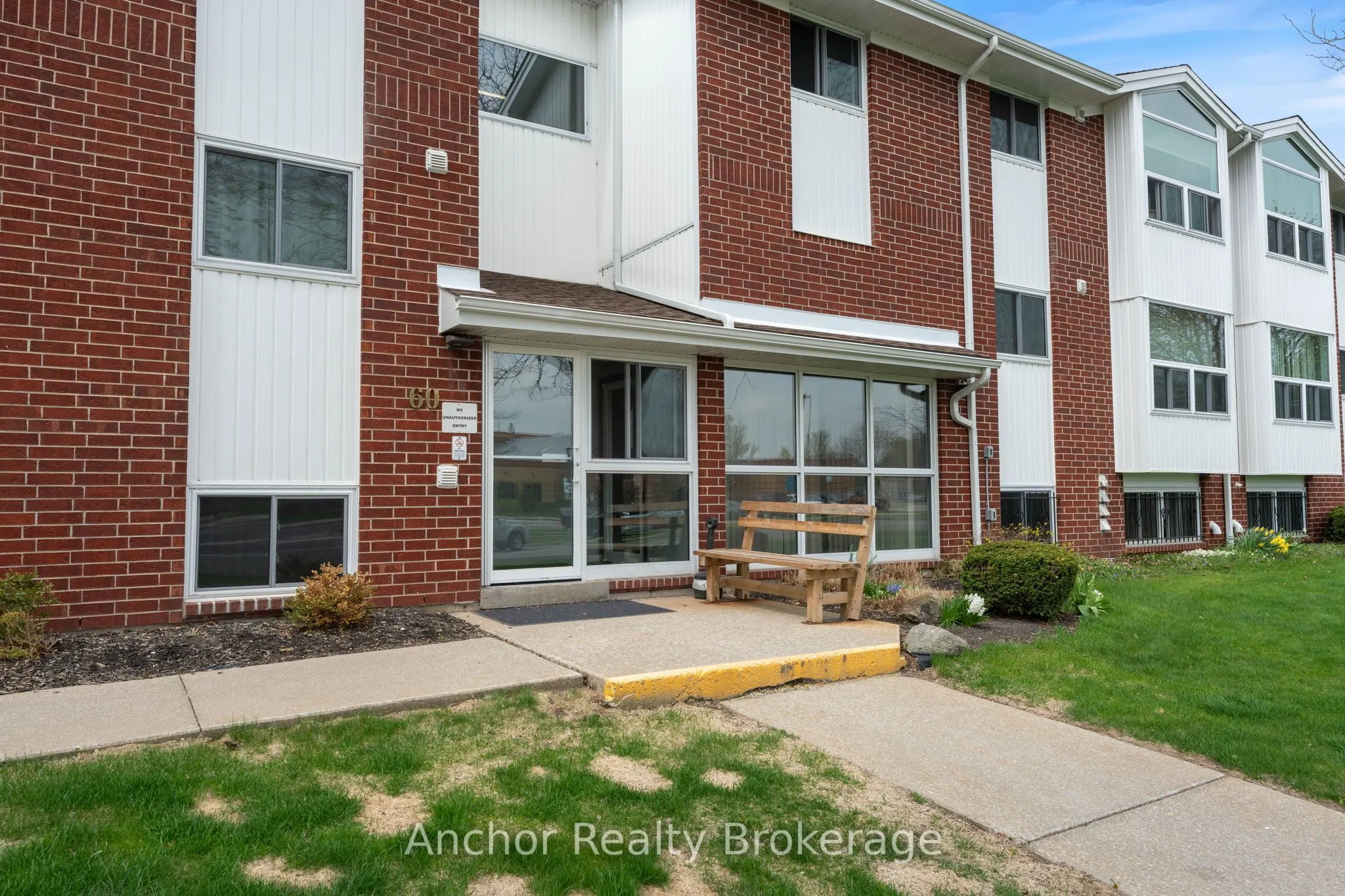 60 Donly Drive S, #101