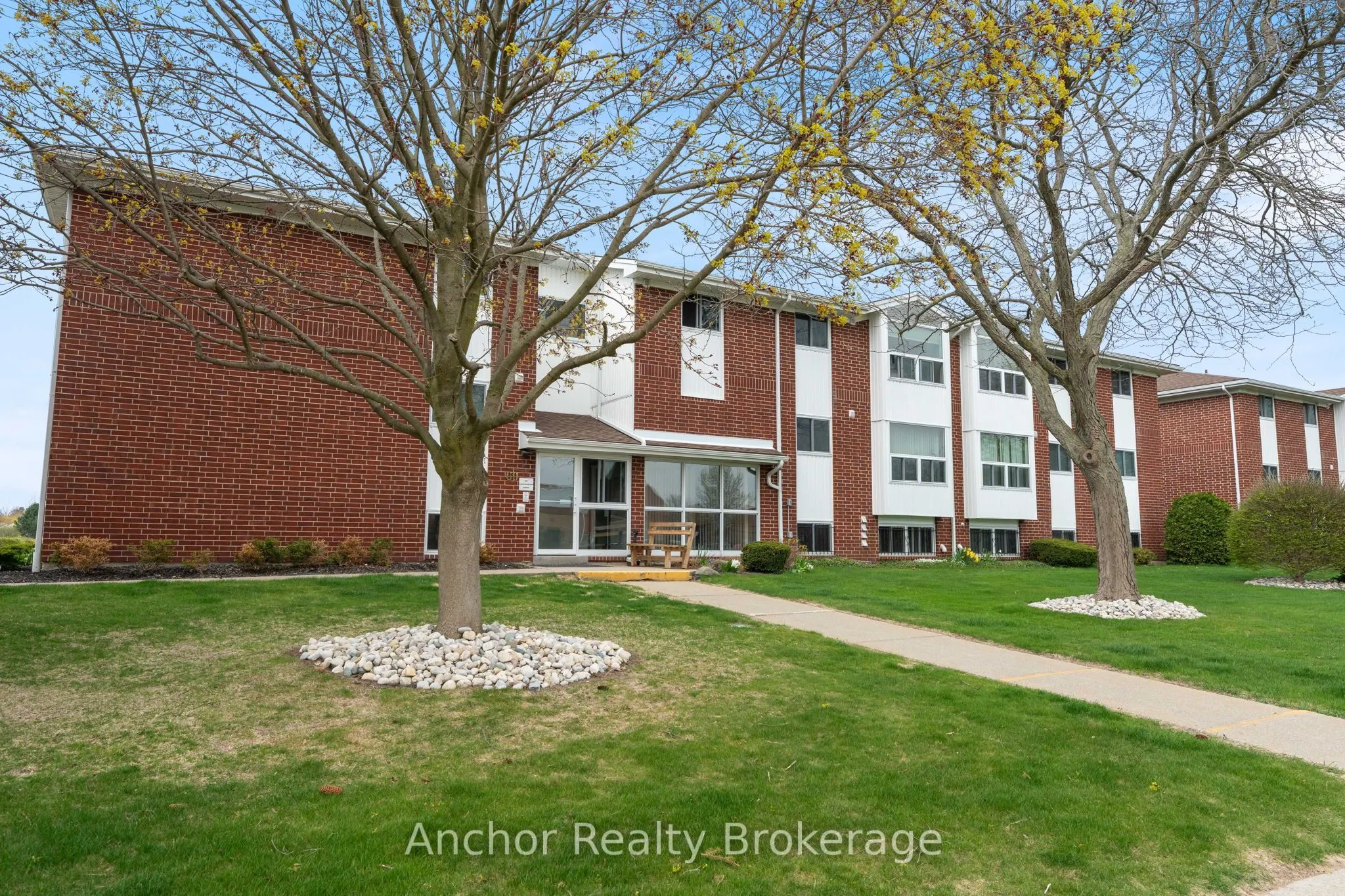 60 Donly Drive S, #101