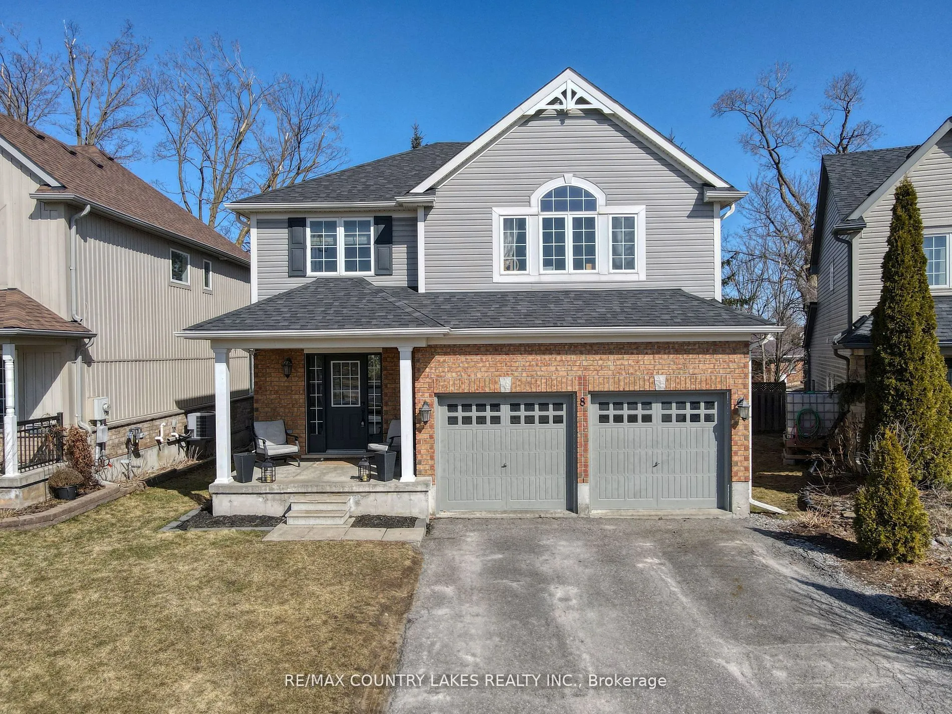8 Fallingbrook Crescent