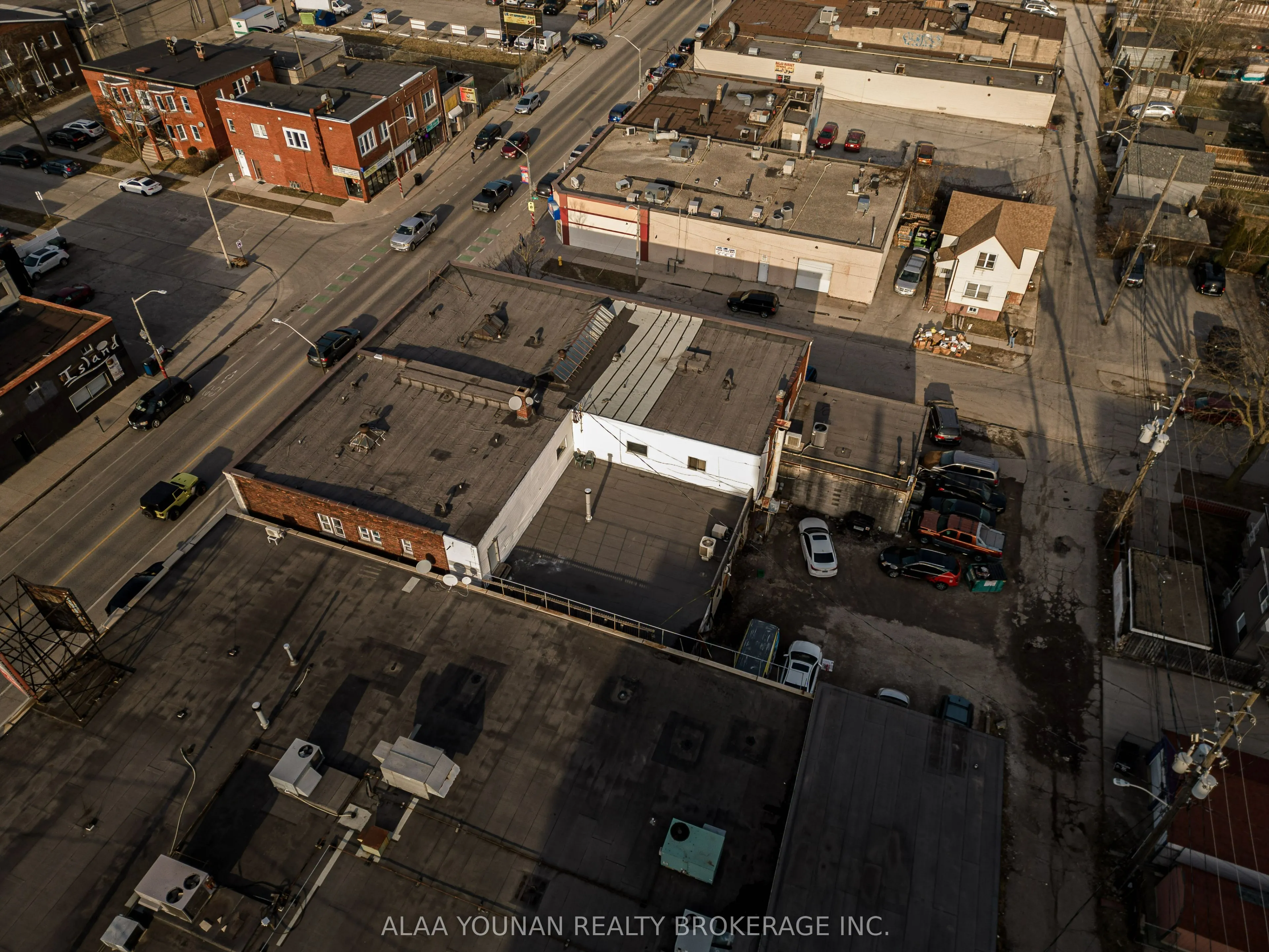 679 Wyandotte Street E
