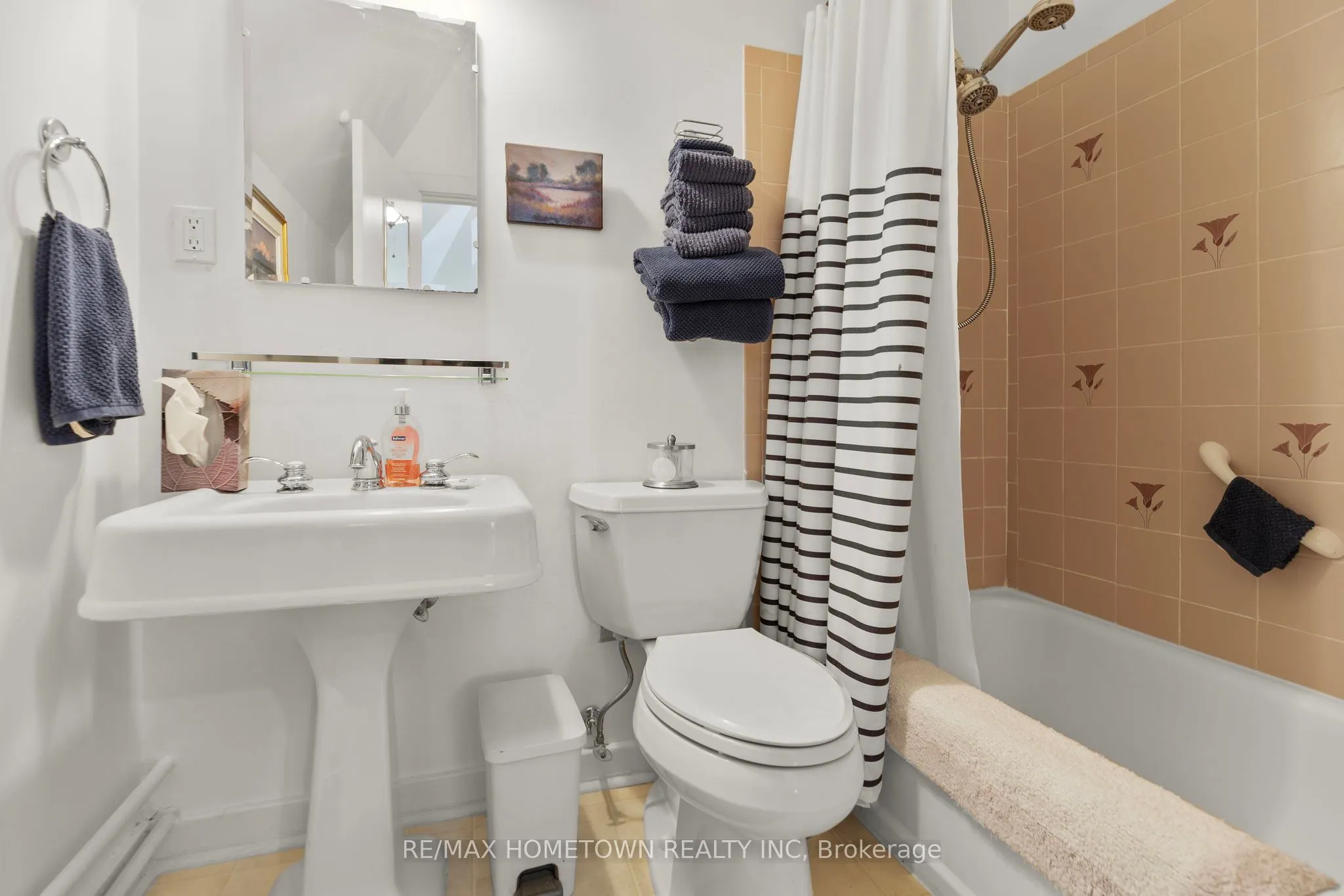 157 DIBBLE Street W