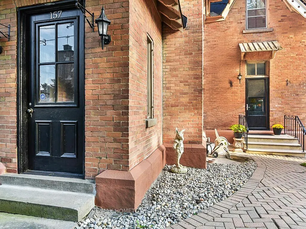157 DIBBLE Street W