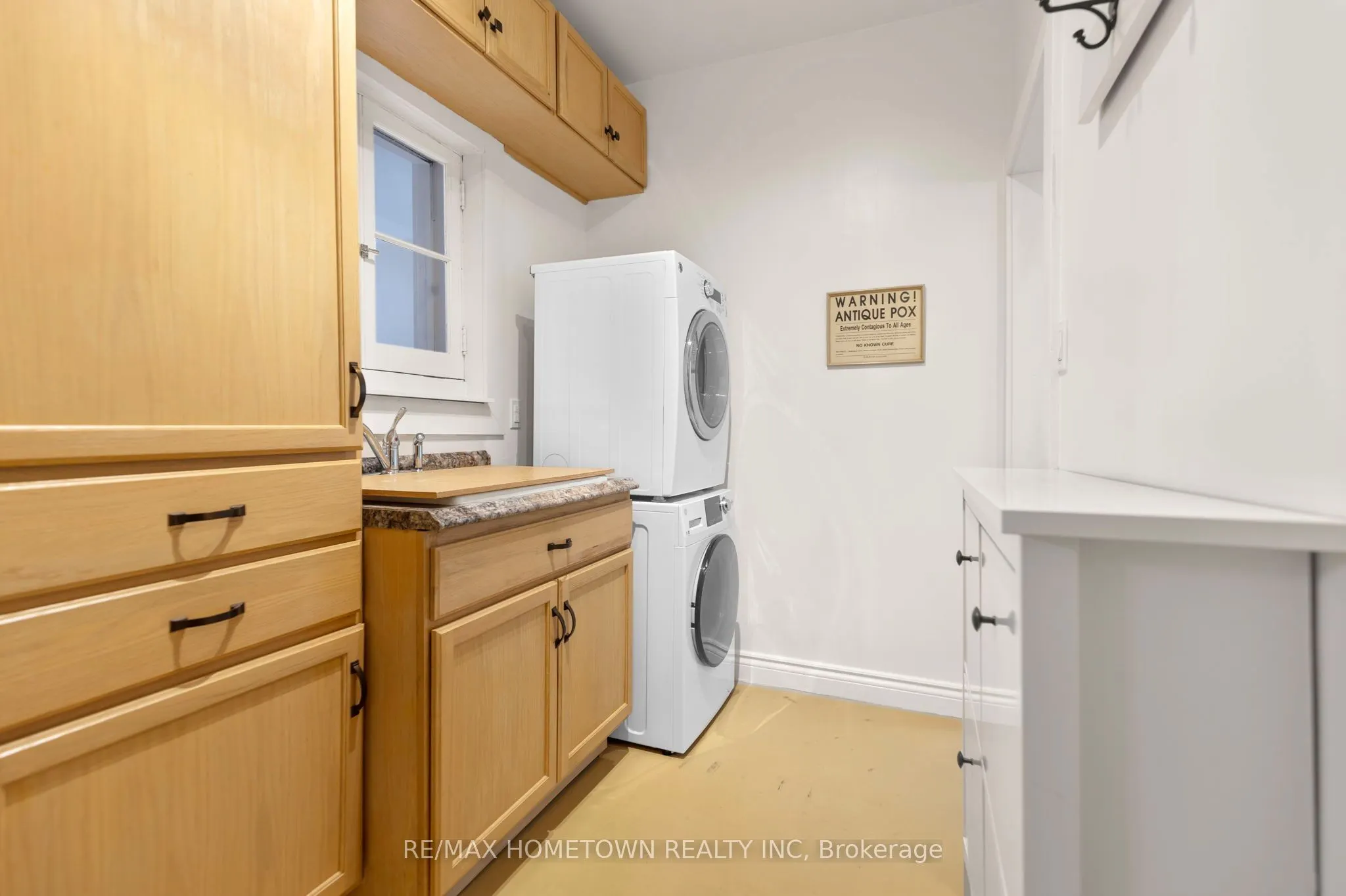 157 DIBBLE Street W