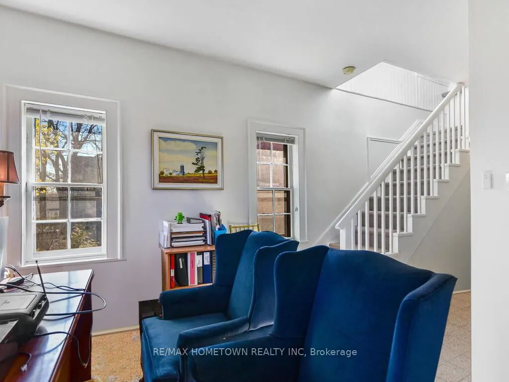 157 DIBBLE Street W