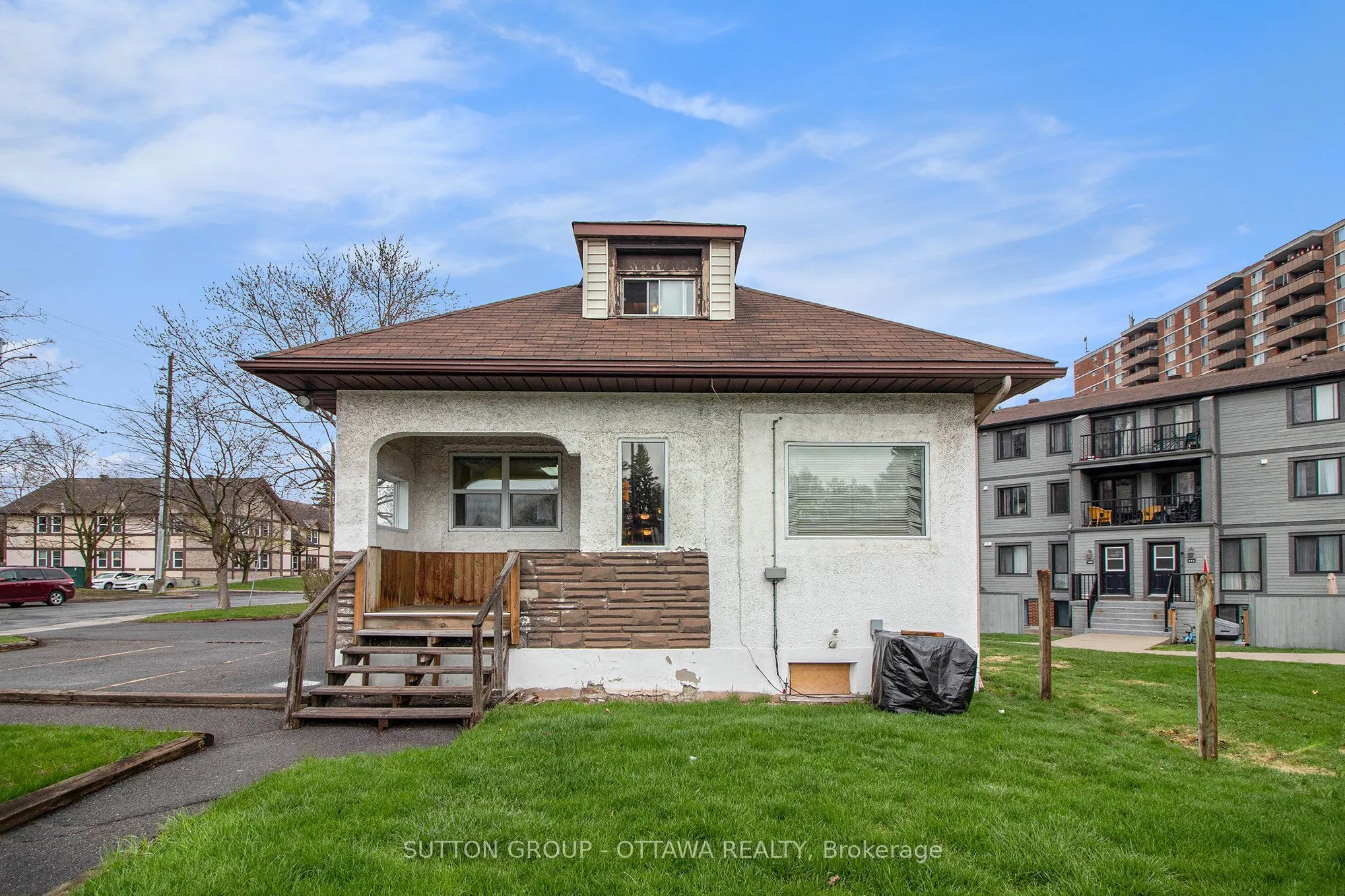 397 MONTREAL Road
