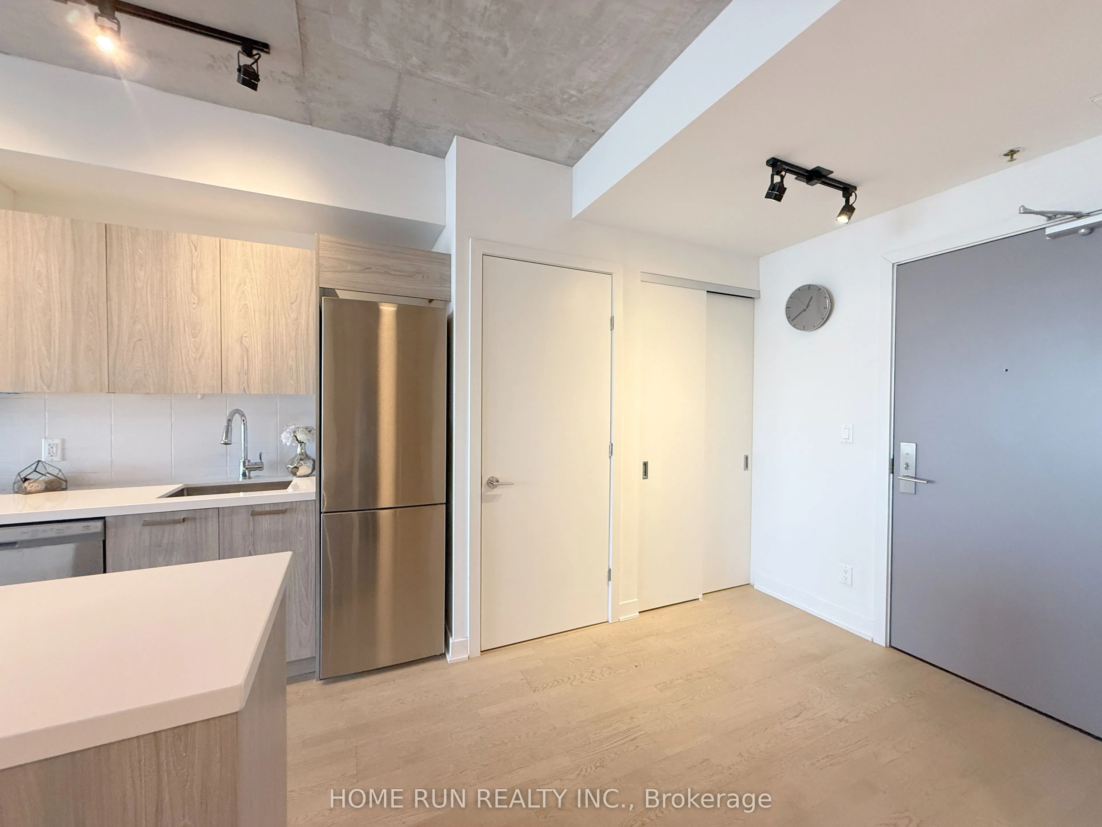 203 Catherine Street #1208