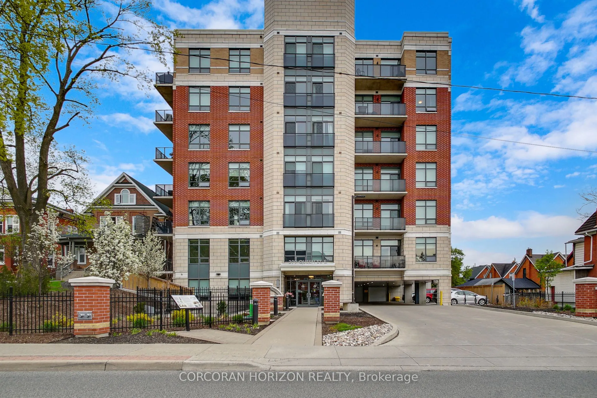399 Queen Street S, #213