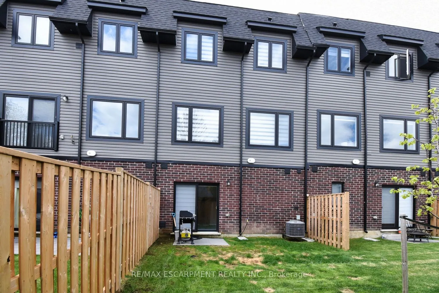 187 Wilson Street W, #4