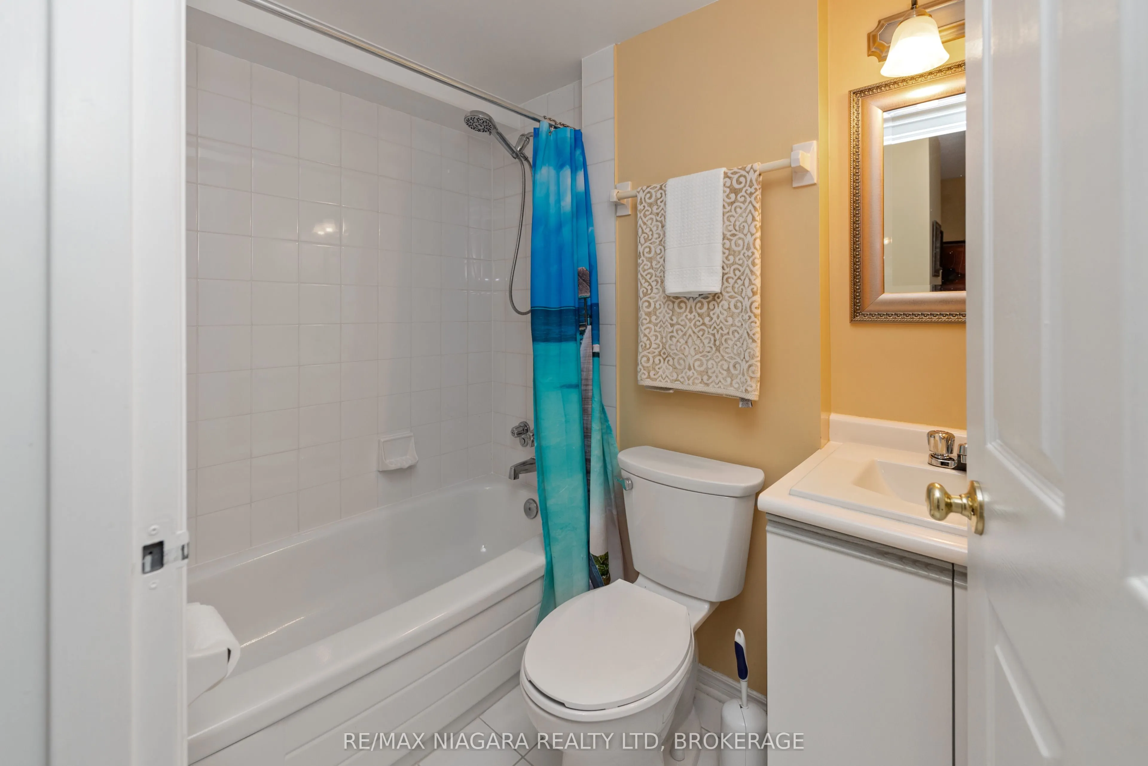 6704 Thorold Stone Road, #206