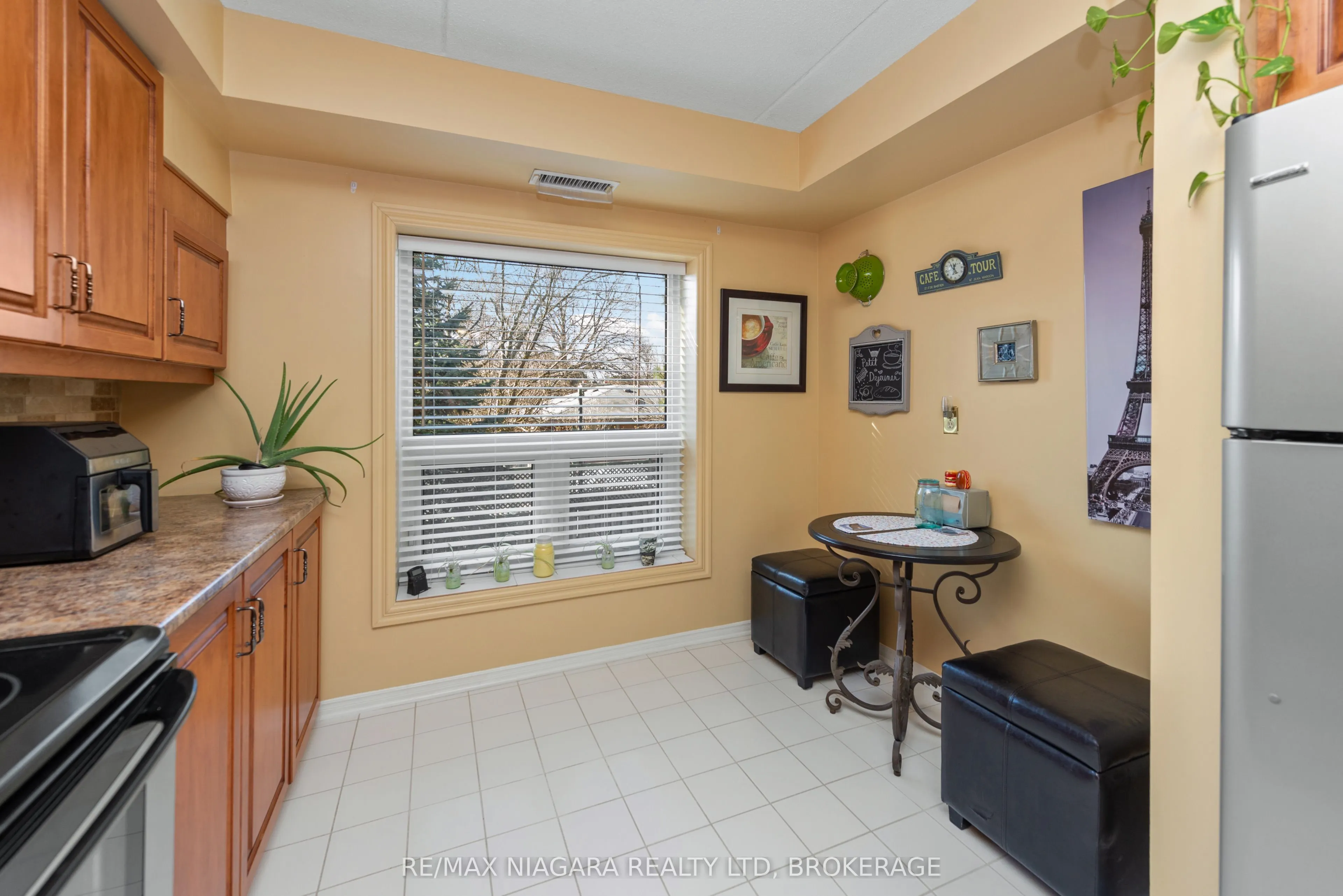 6704 Thorold Stone Road, #206