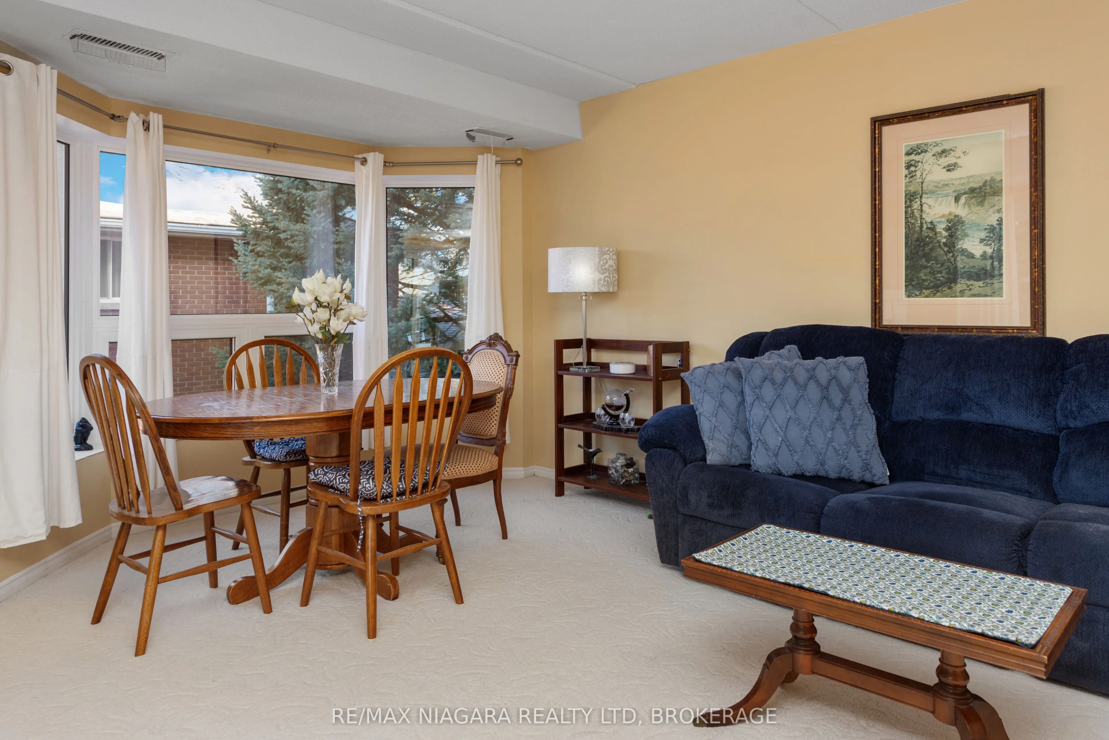 6704 Thorold Stone Road, #206