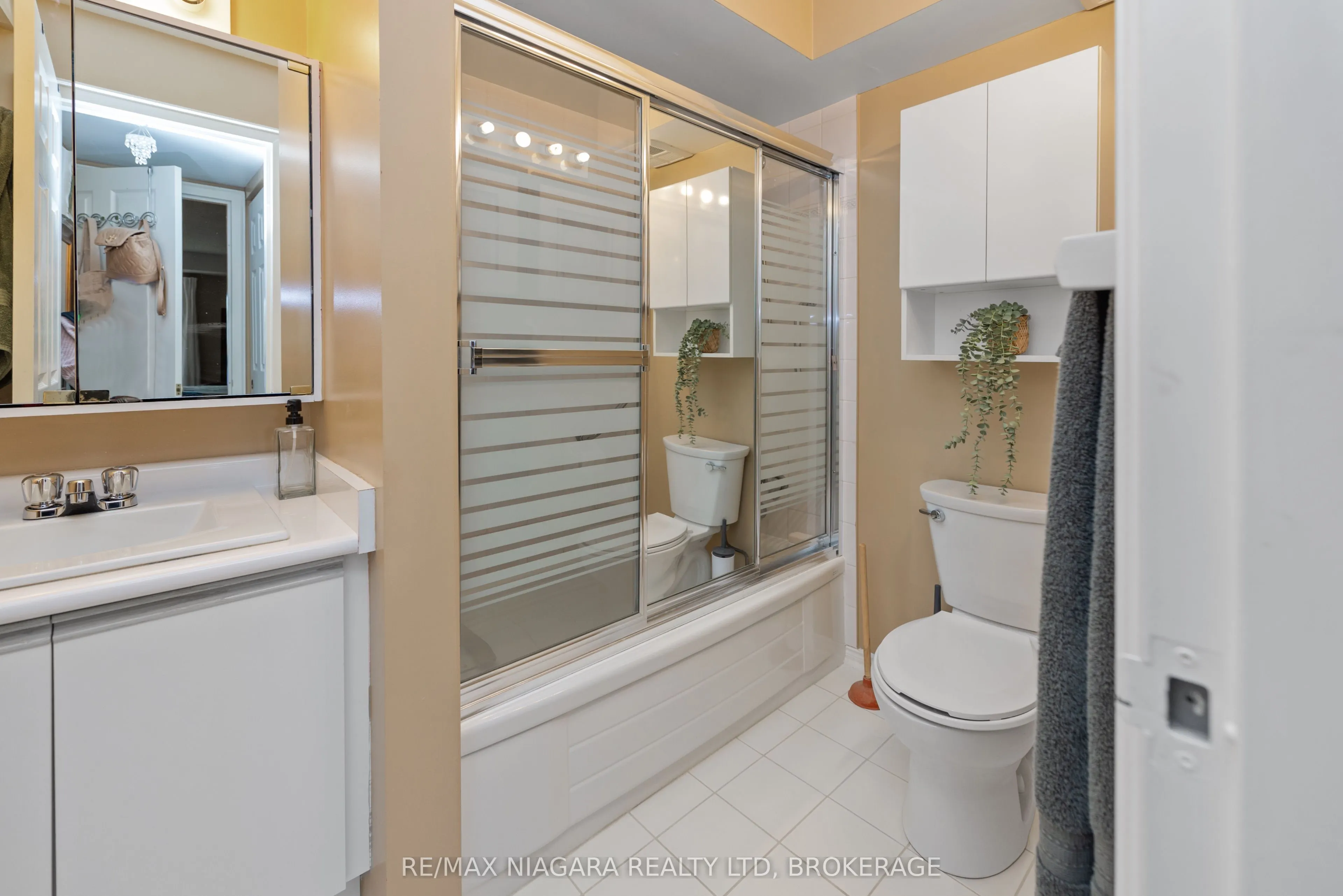 6704 Thorold Stone Road, #206