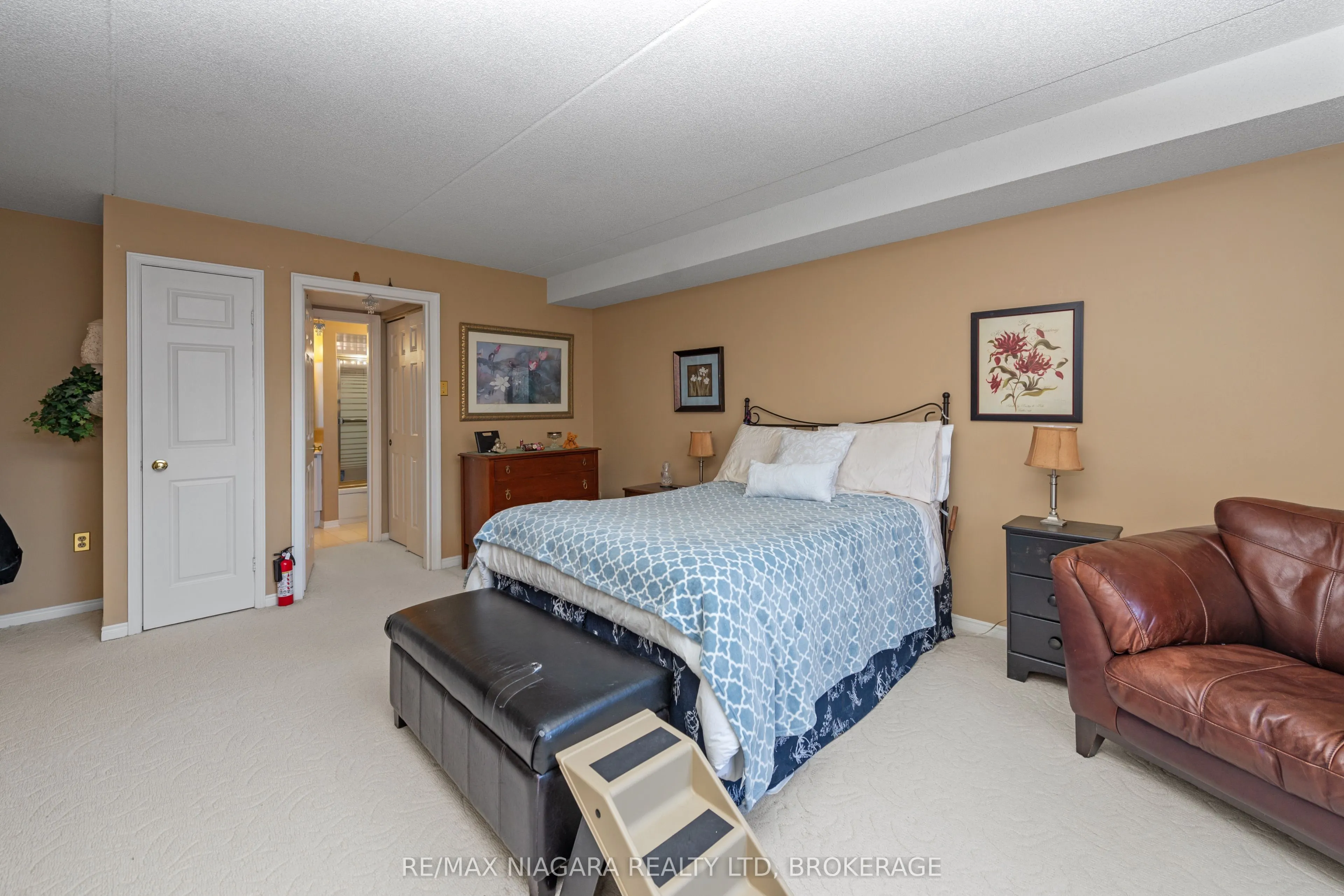 6704 Thorold Stone Road, #206