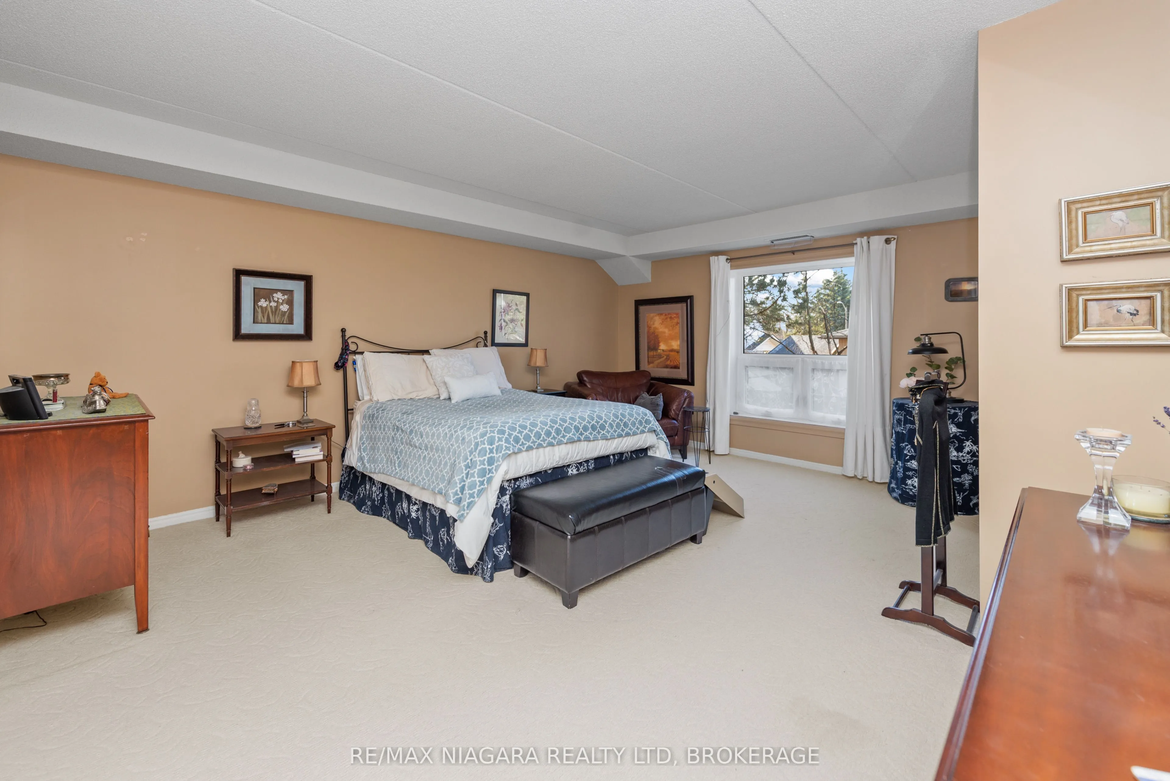 6704 Thorold Stone Road, #206