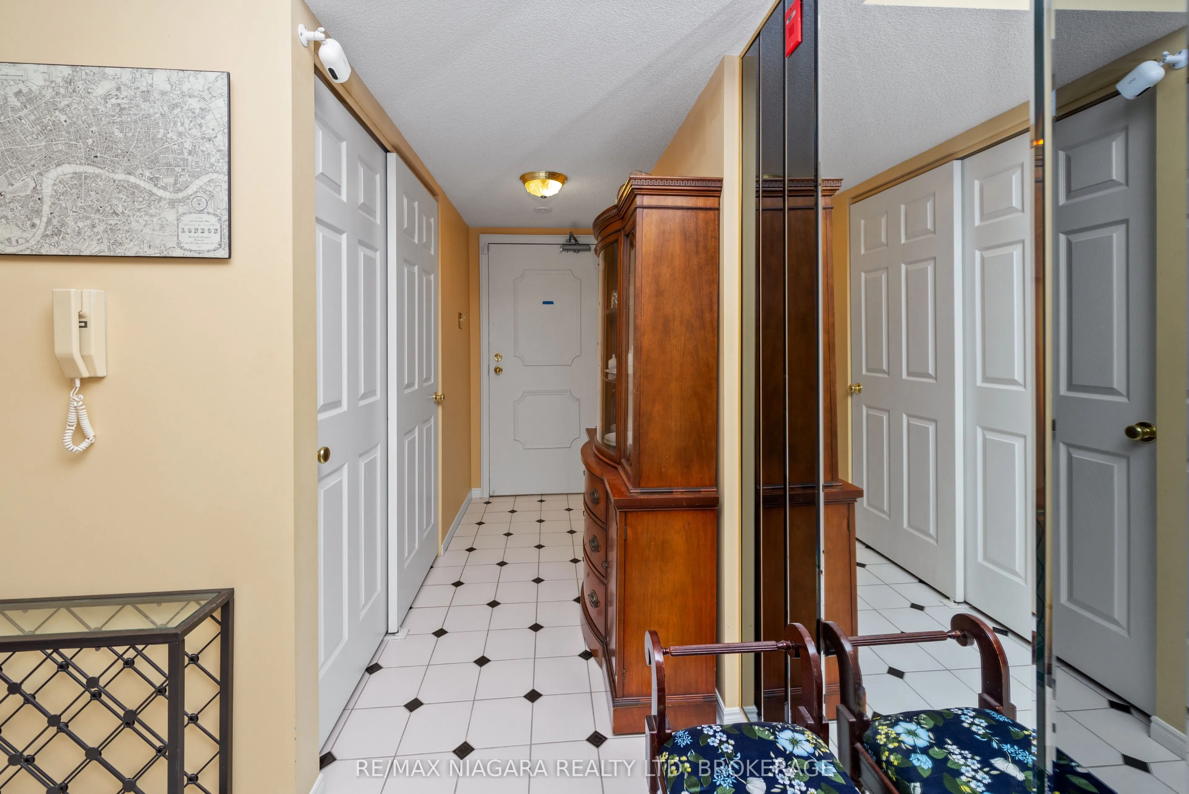 6704 Thorold Stone Road, #206