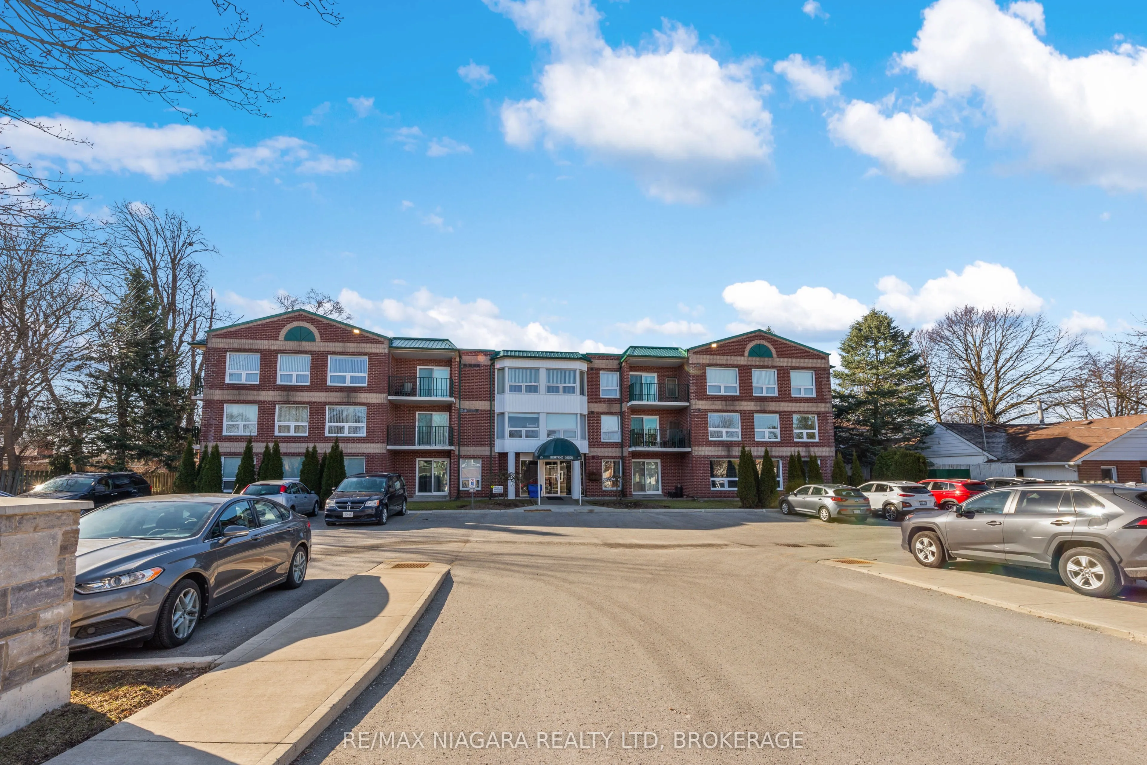 6704 Thorold Stone Road, #206