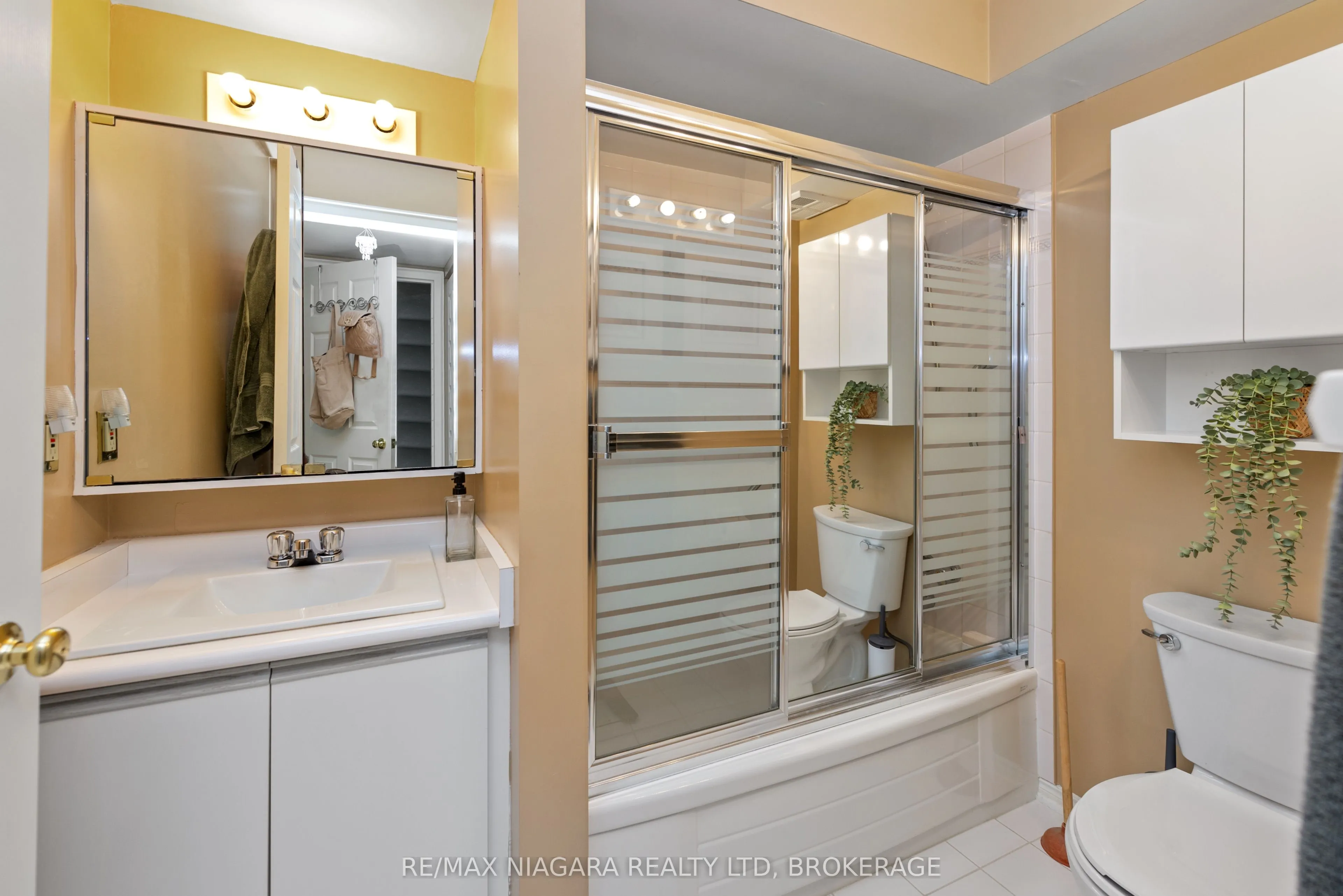 6704 Thorold Stone Road, #206
