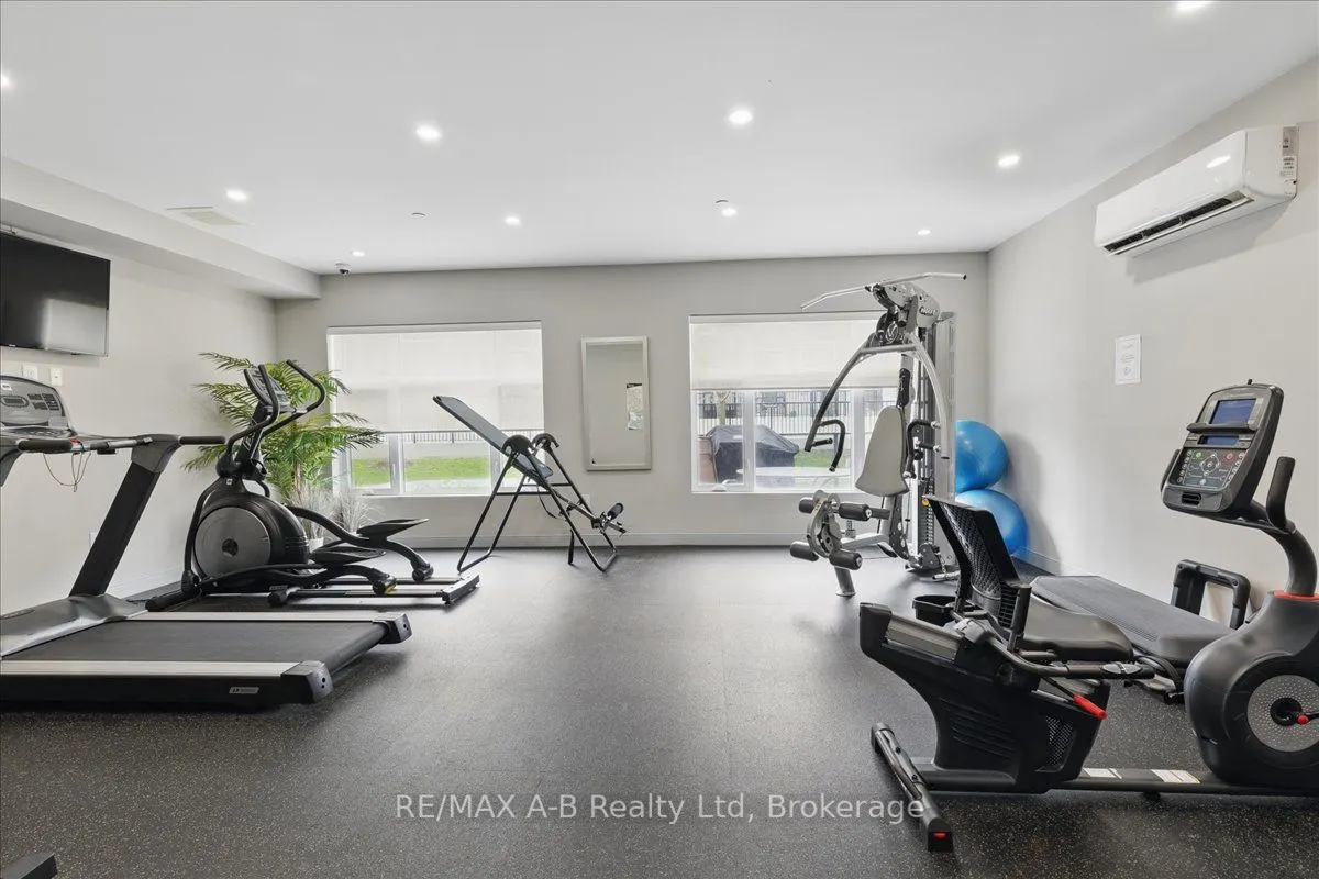 255 John Street N, #206