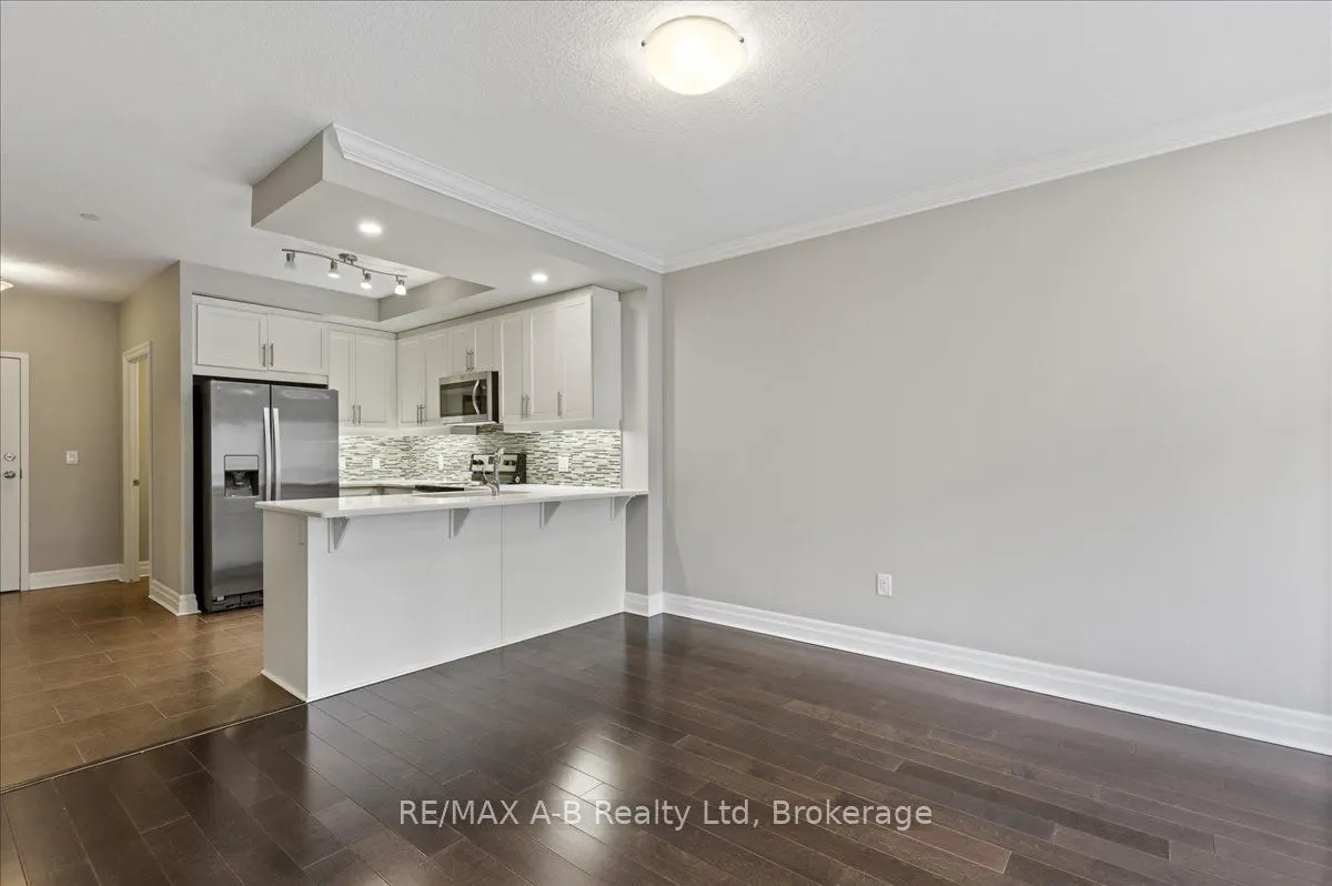 255 John Street N, #206