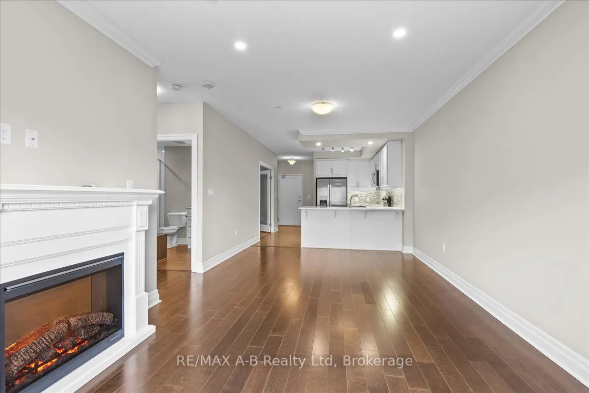 255 John Street N, #206