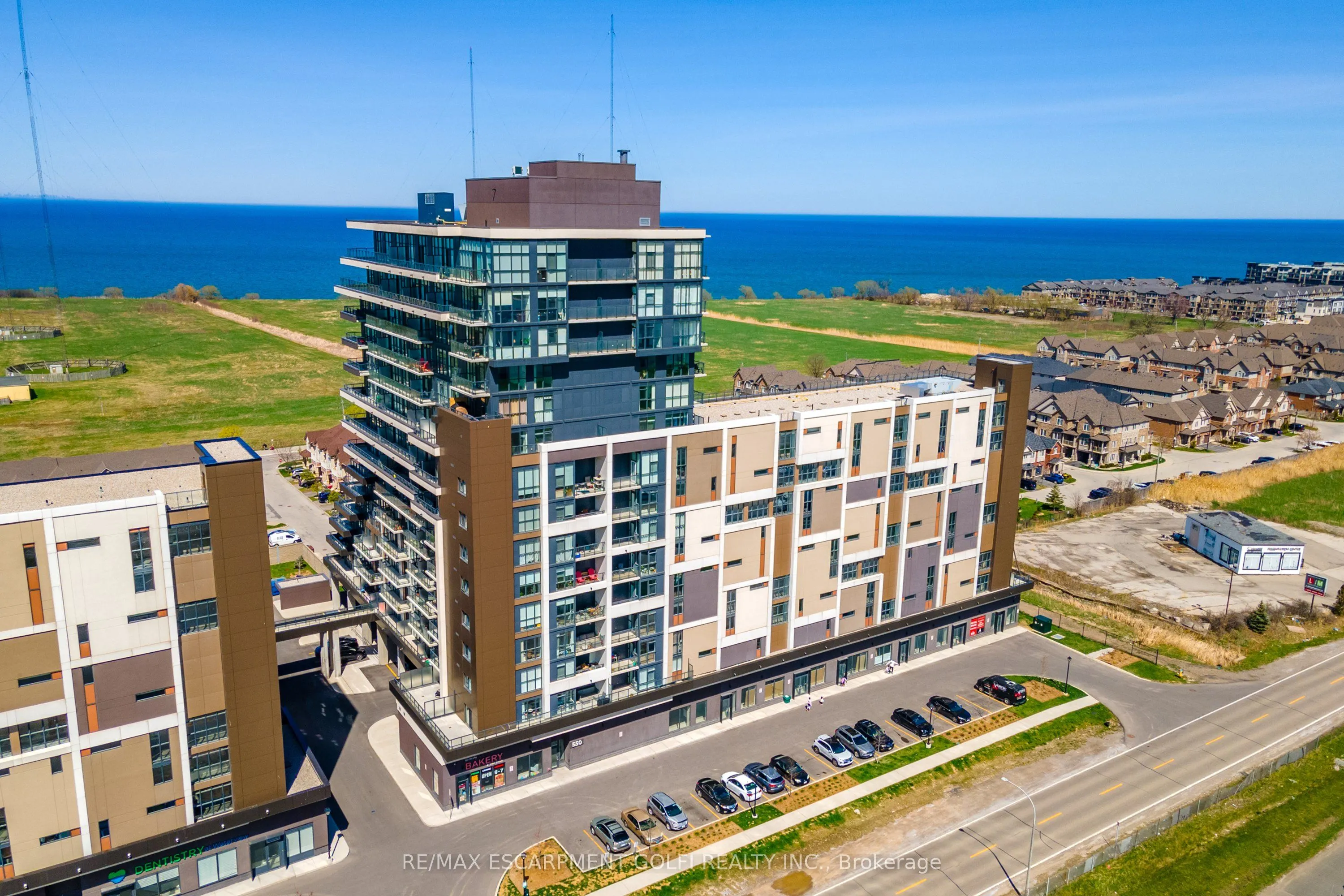 550 North Service Road, #404