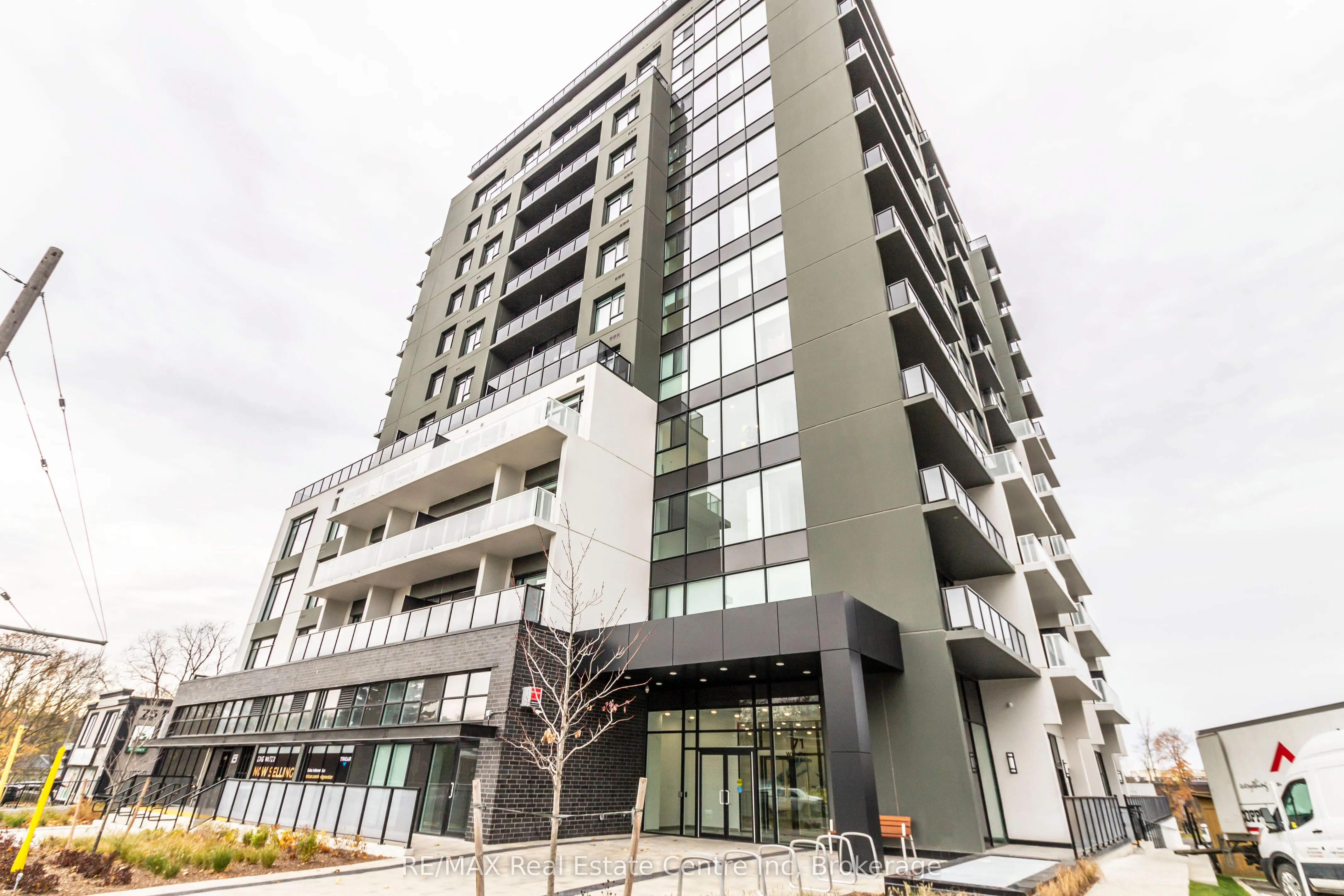 71 Wyndham Street S, #701