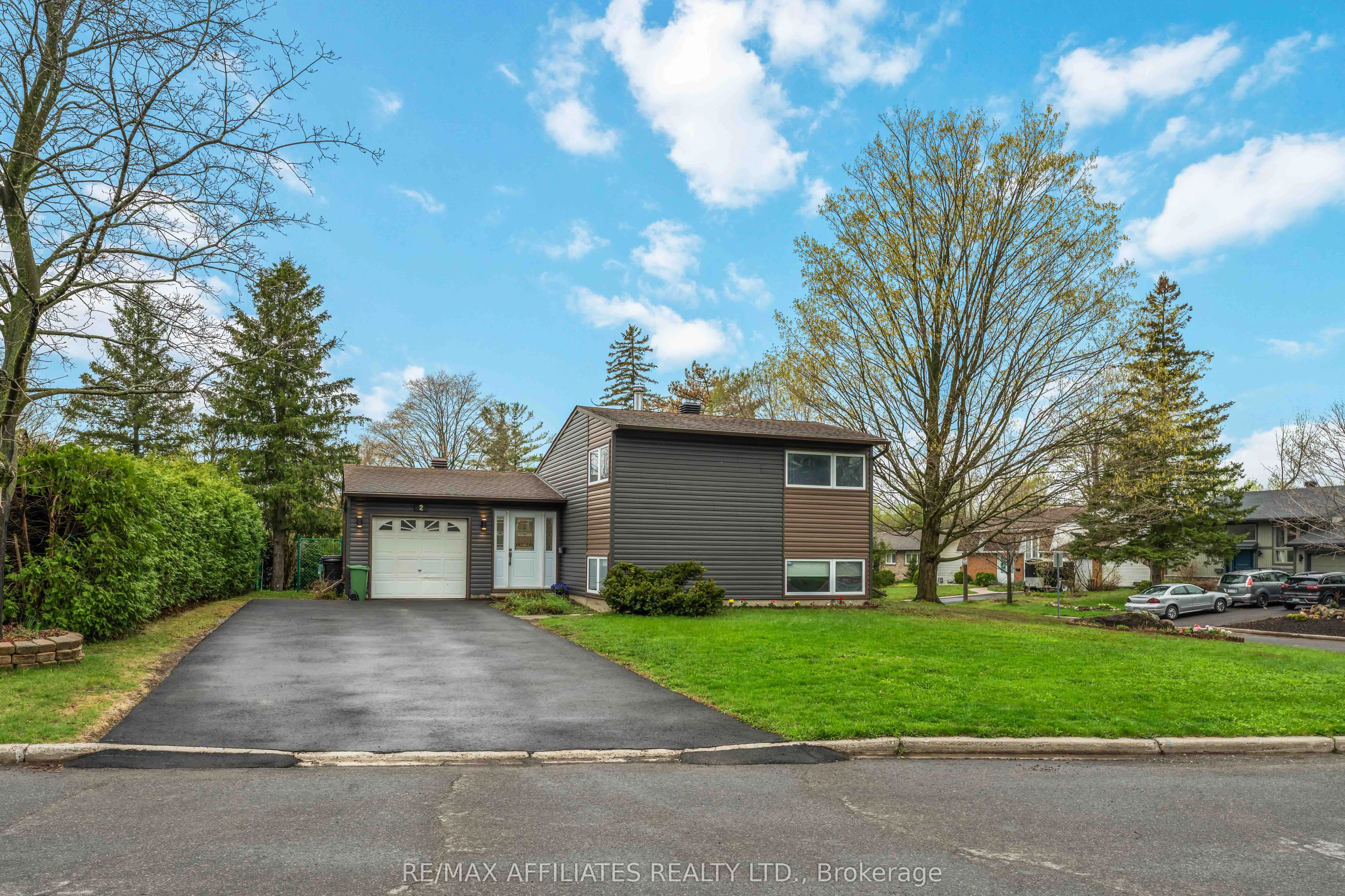 2 Teakwood Court