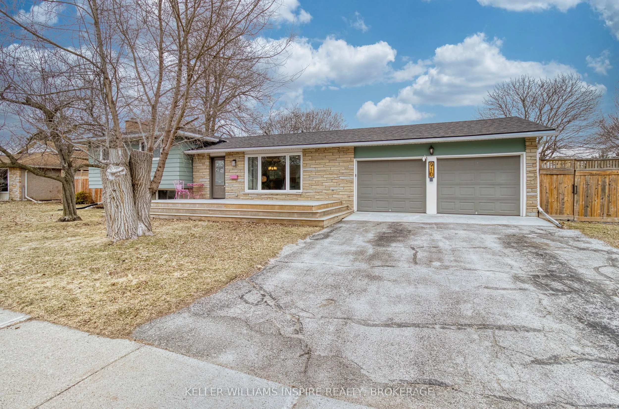 910 Auden Park Drive E