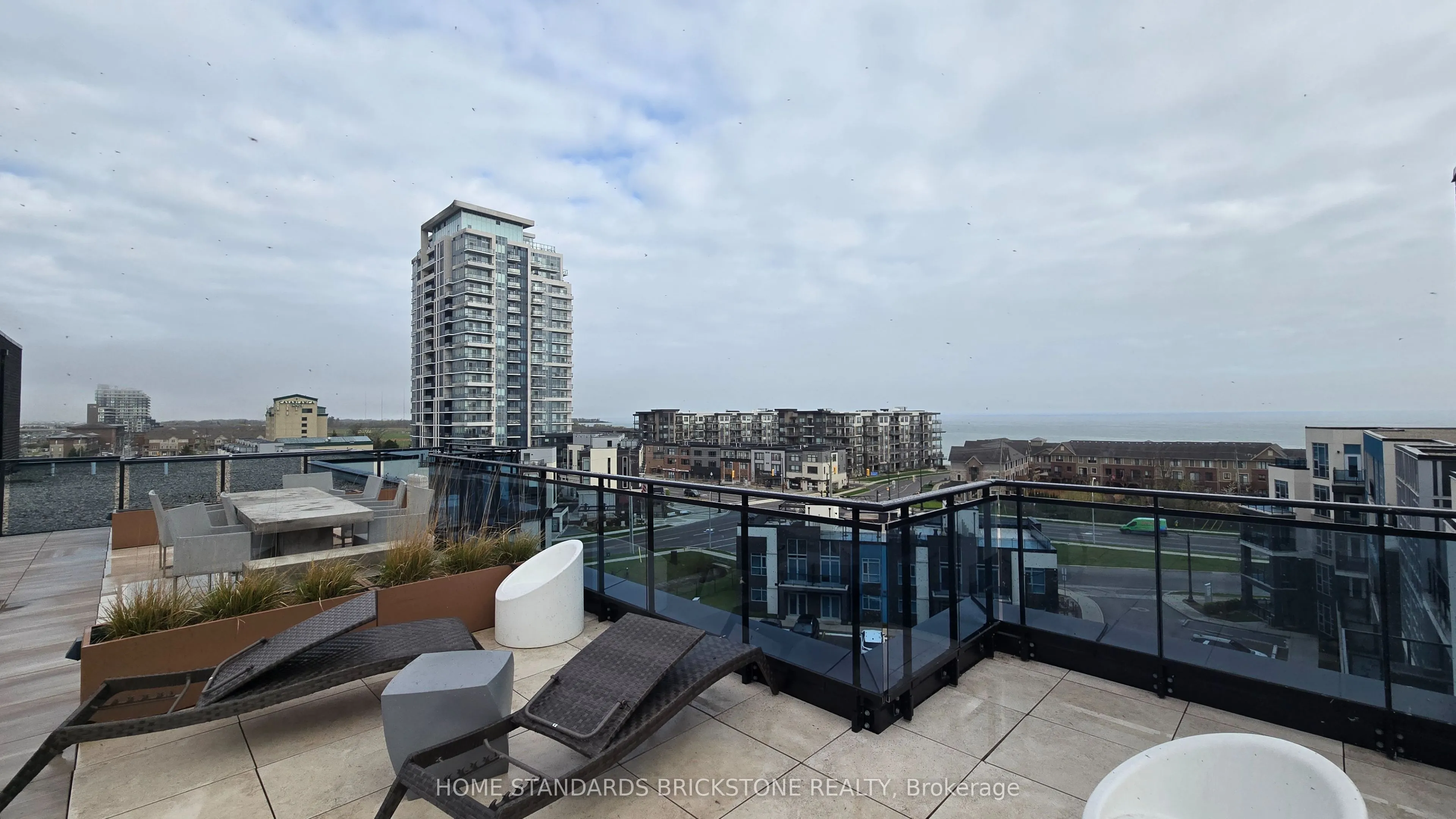 10 Concord Place, #323