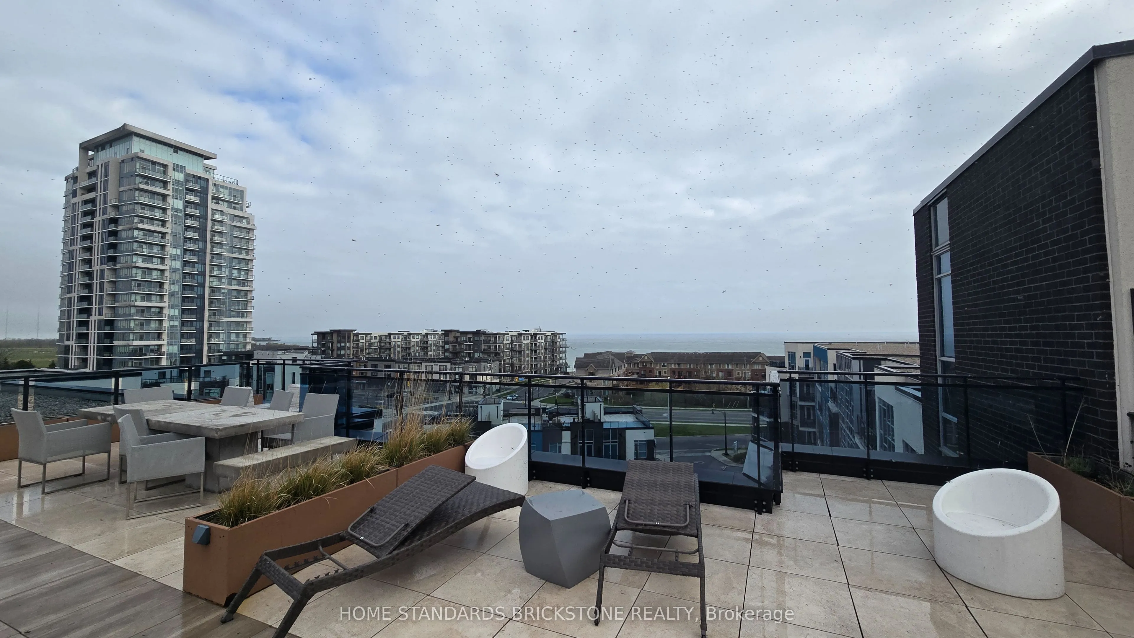 10 Concord Place, #323