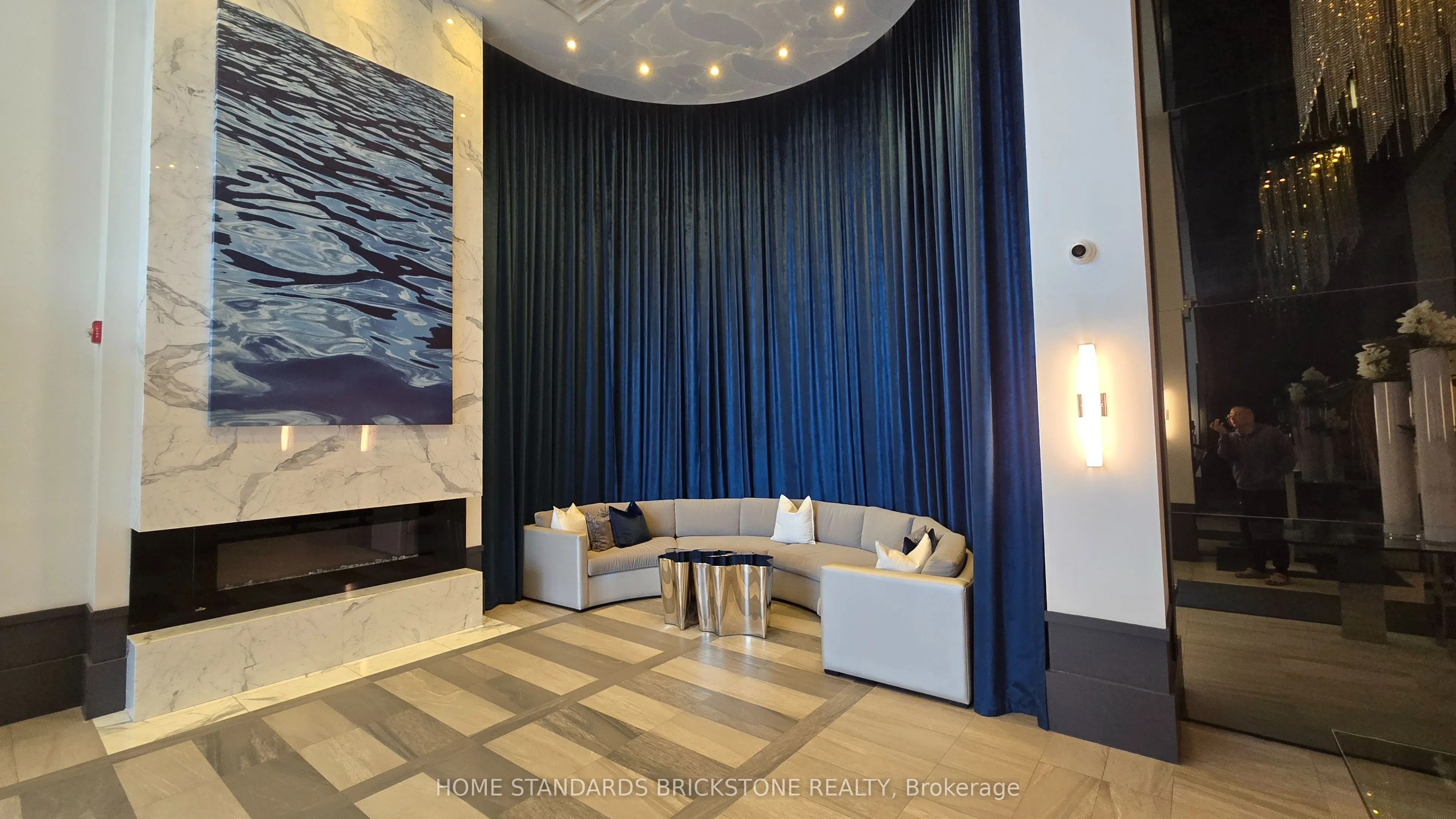 10 Concord Place, #323