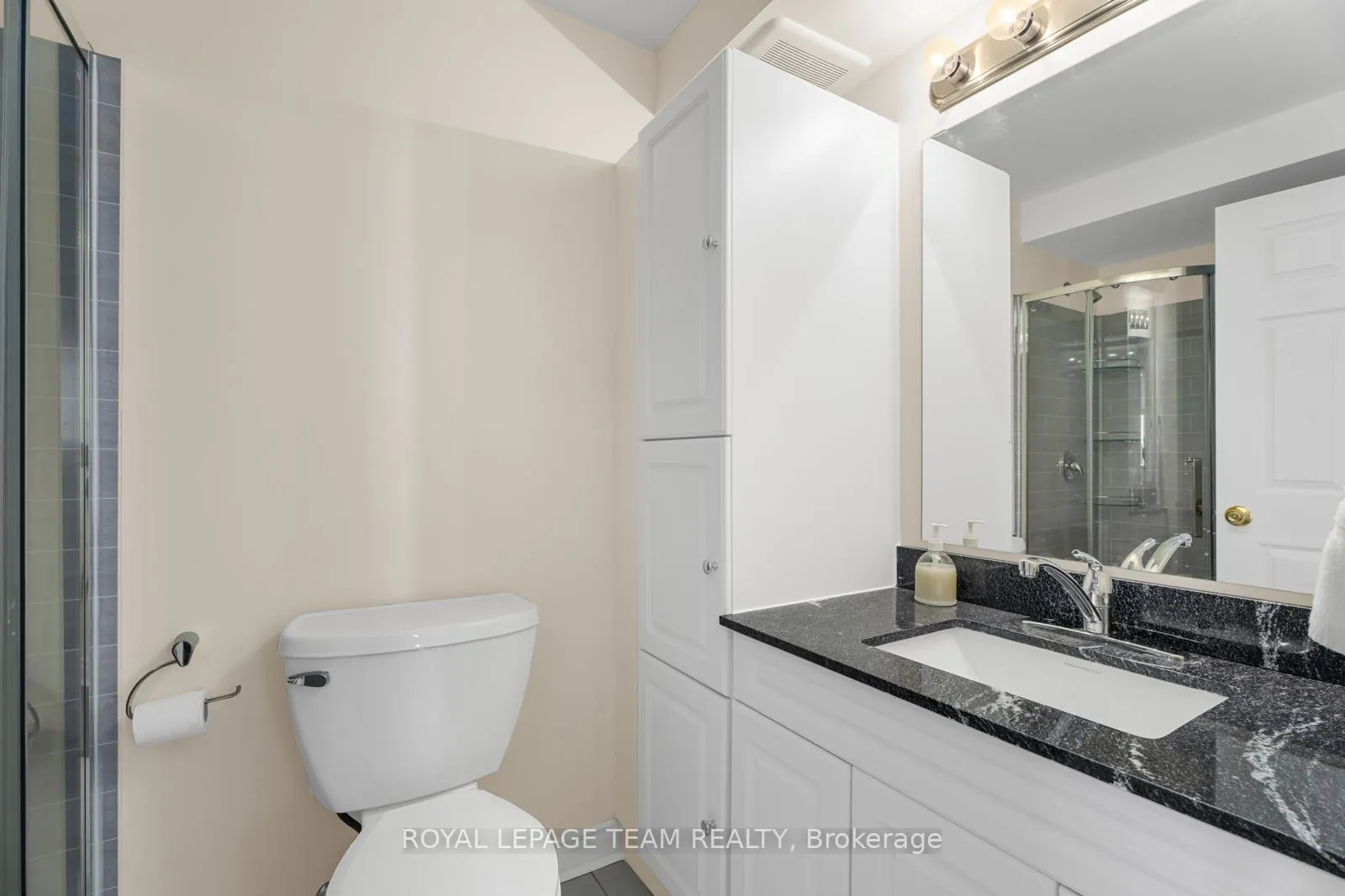 415 Greenview Avenue, #2004