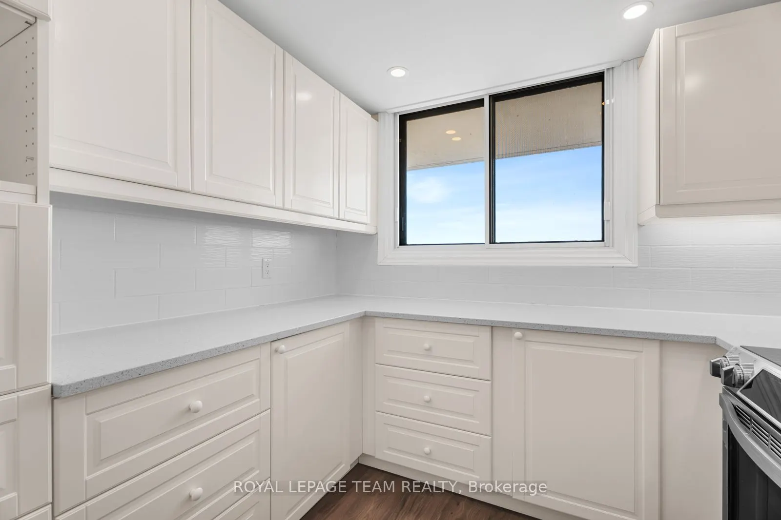 415 Greenview Avenue, #2004