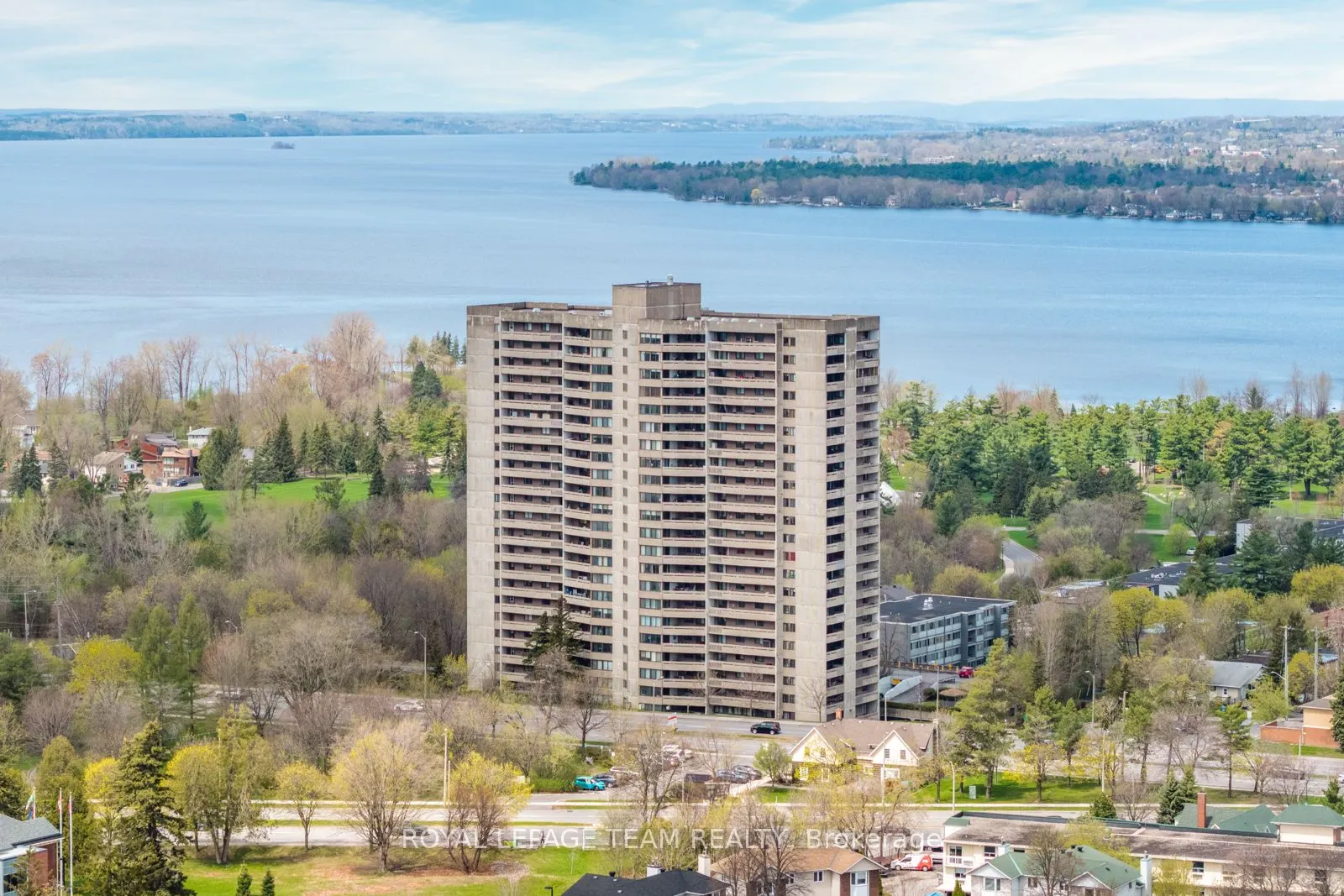 415 Greenview Avenue, #2004