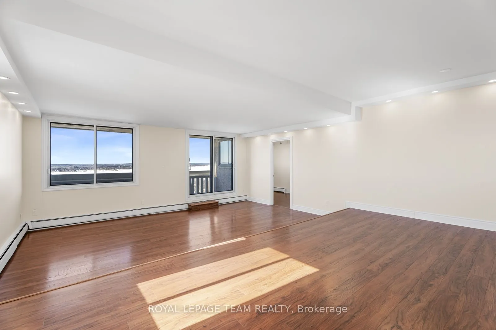 415 Greenview Avenue, #2004