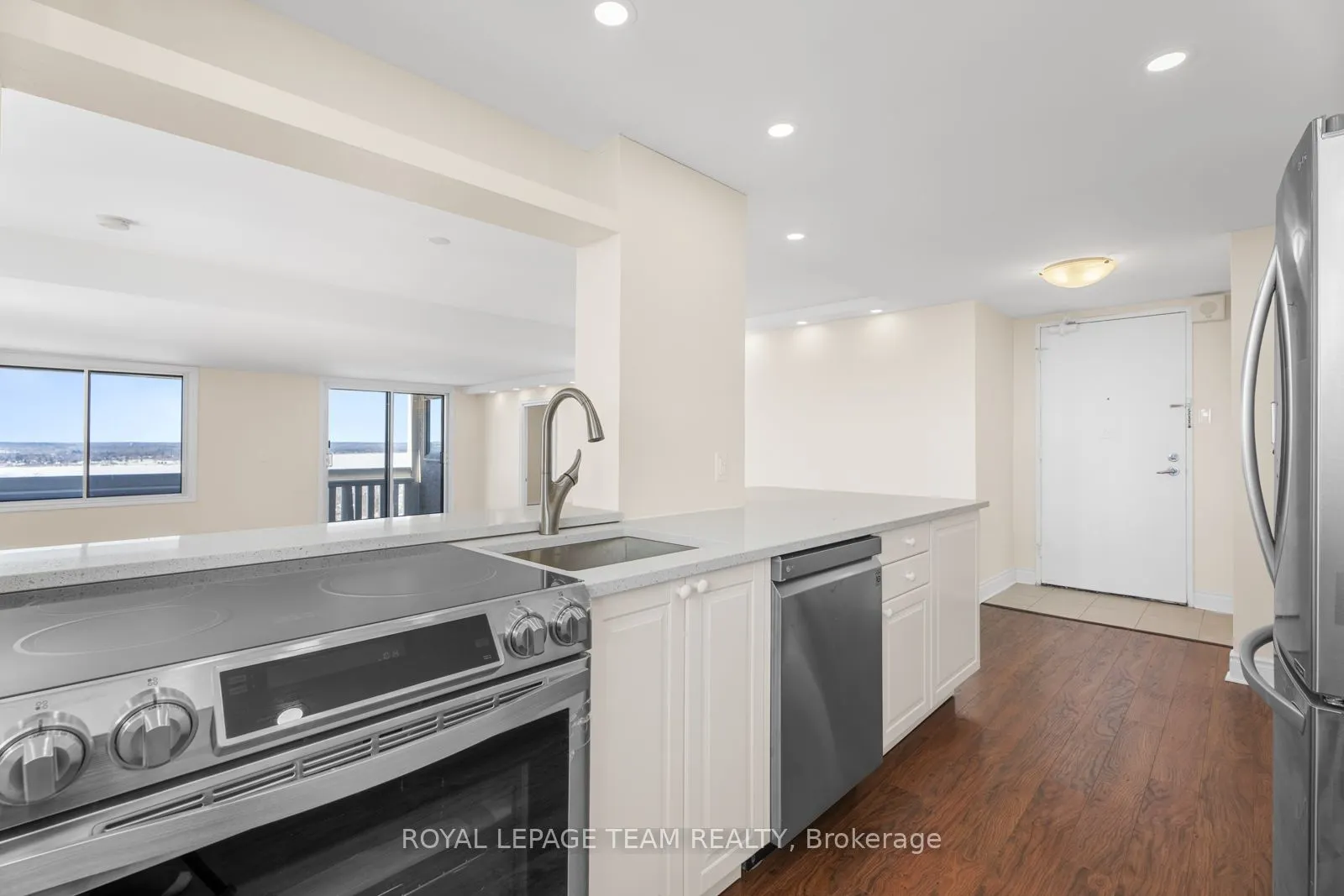 415 Greenview Avenue, #2004