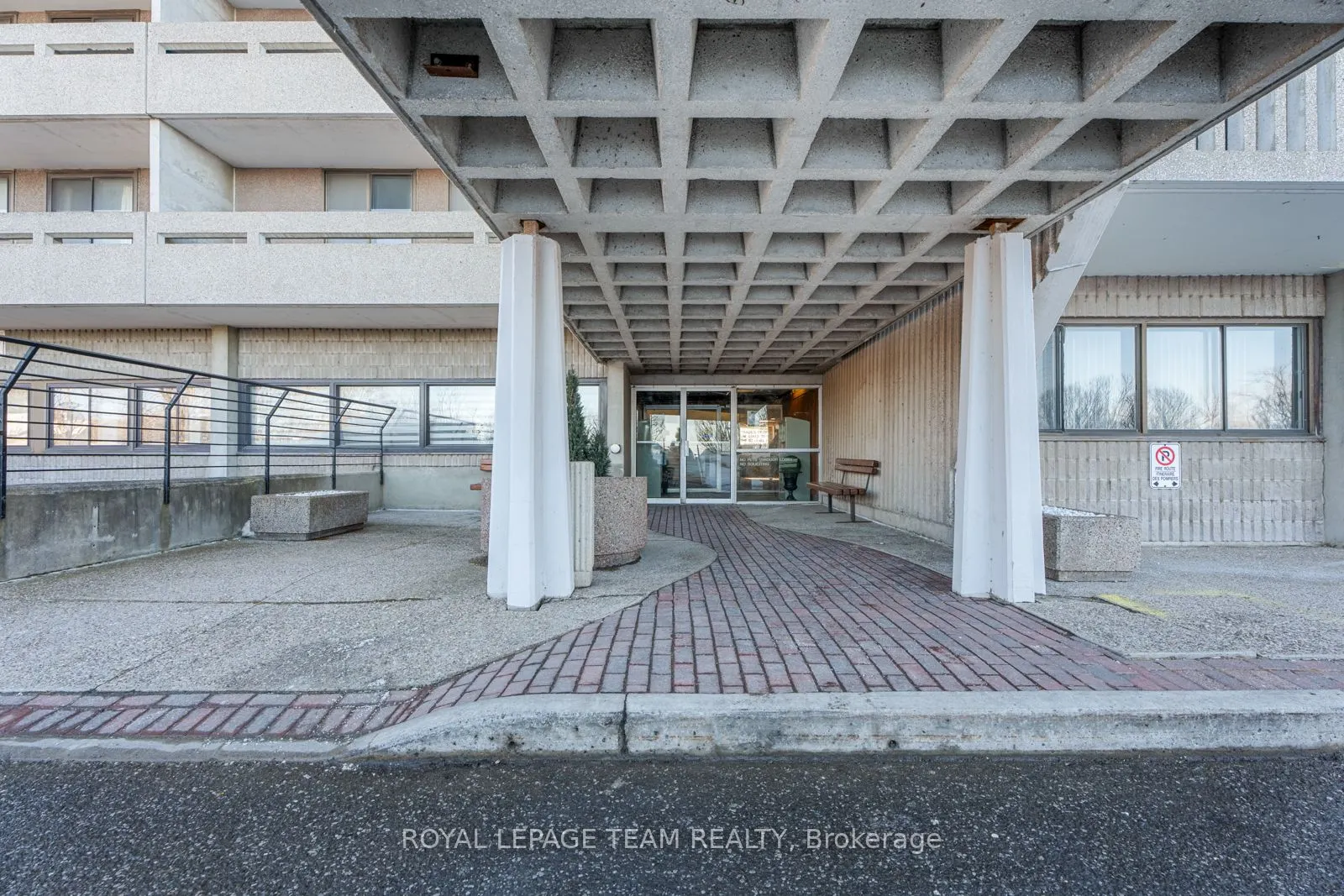 415 Greenview Avenue, #2004