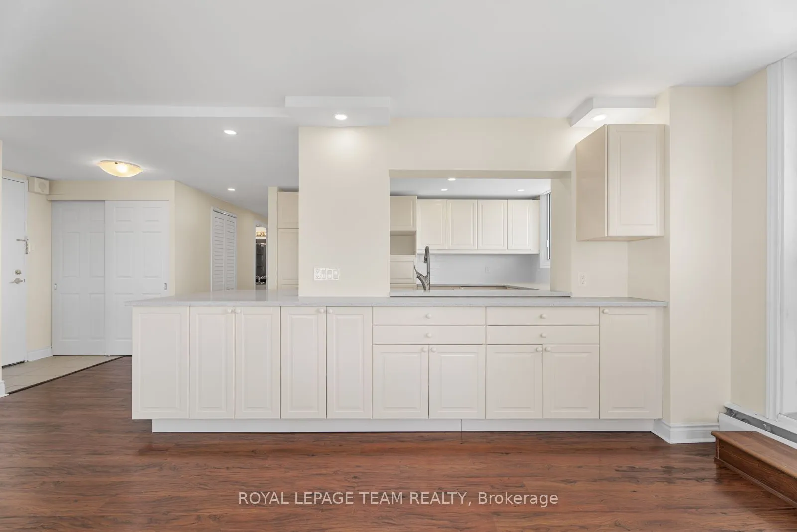 415 Greenview Avenue, #2004