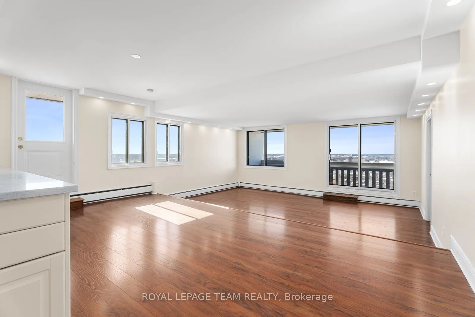 415 Greenview Avenue, #2004