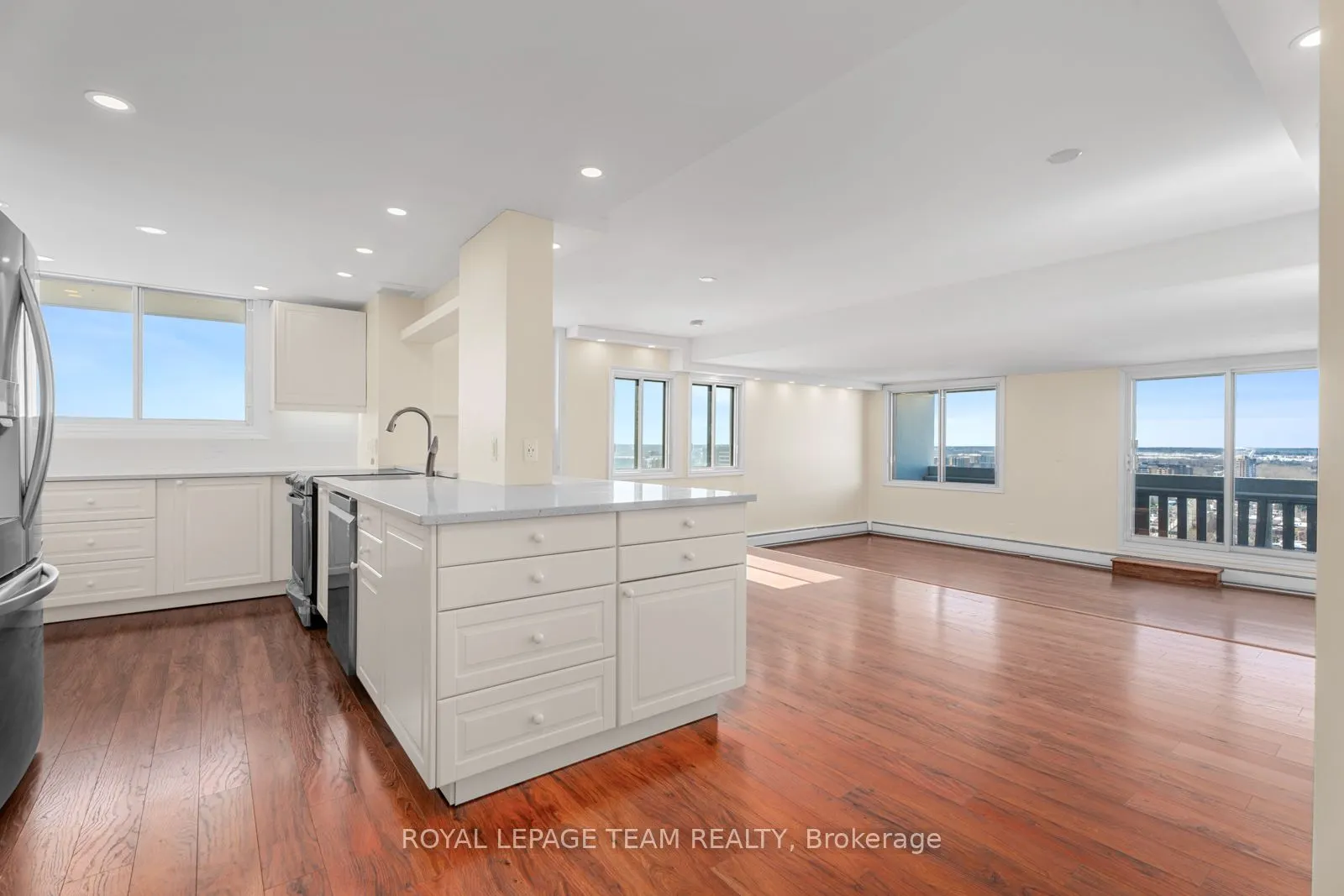 415 Greenview Avenue, #2004