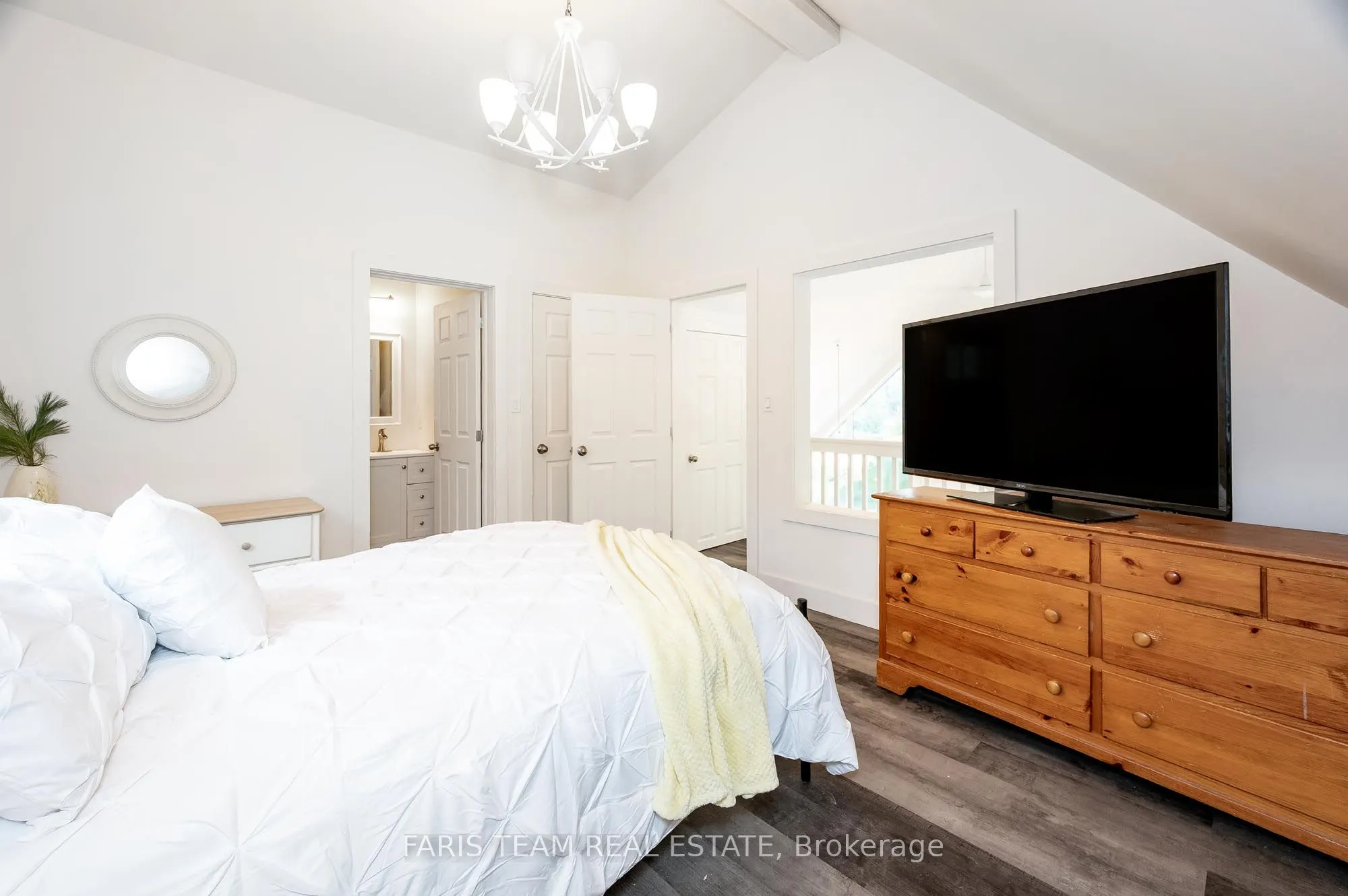1036 Beverley Lane