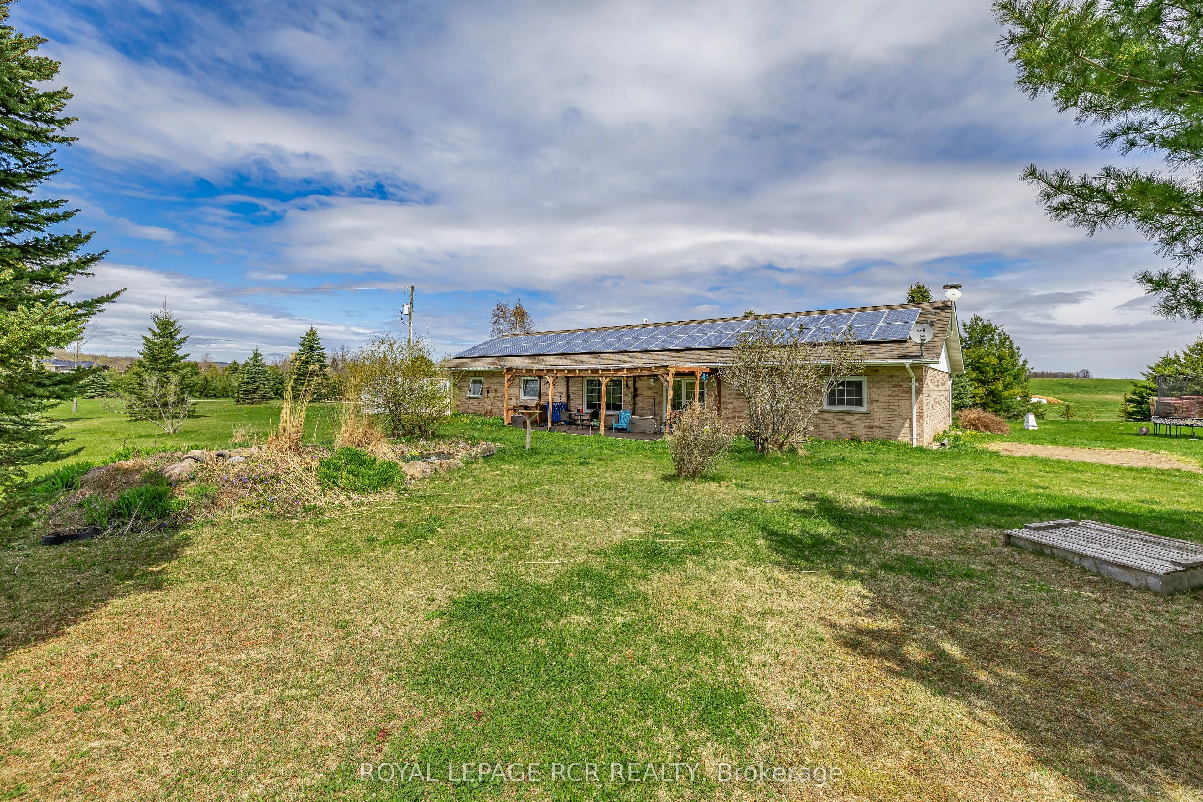 958375 E 7th Line