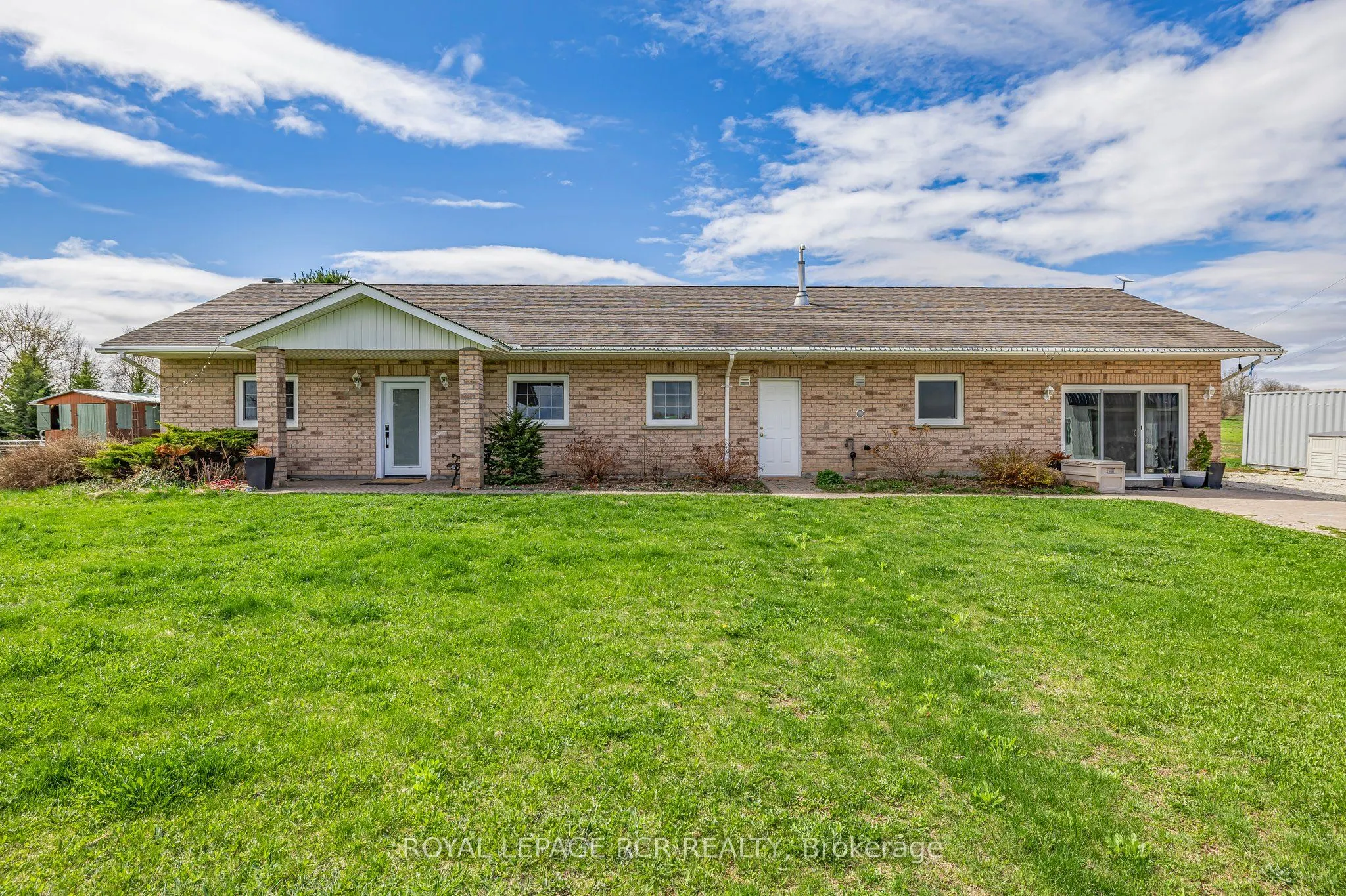 958375 E 7th Line