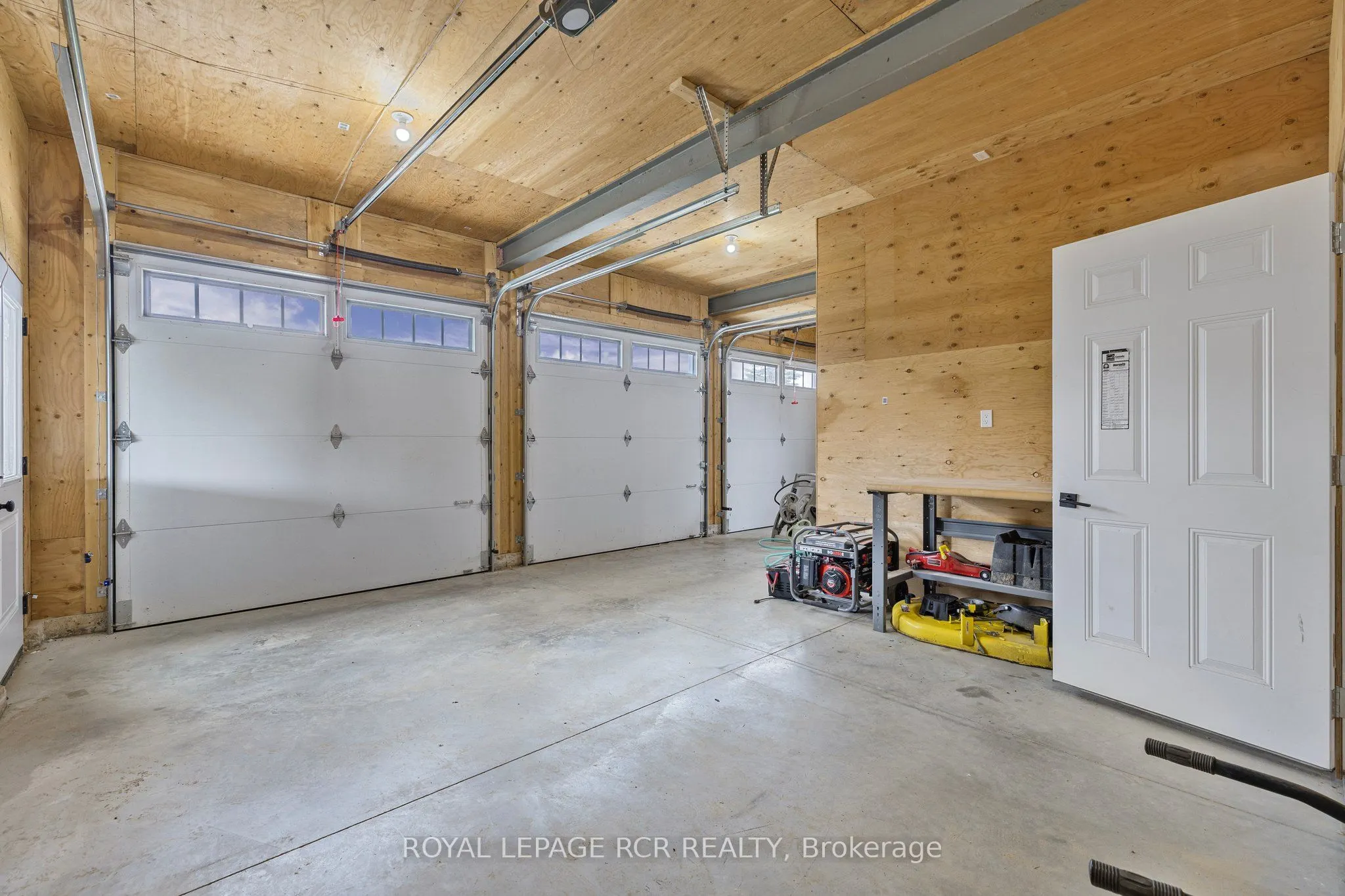 958375 E 7th Line