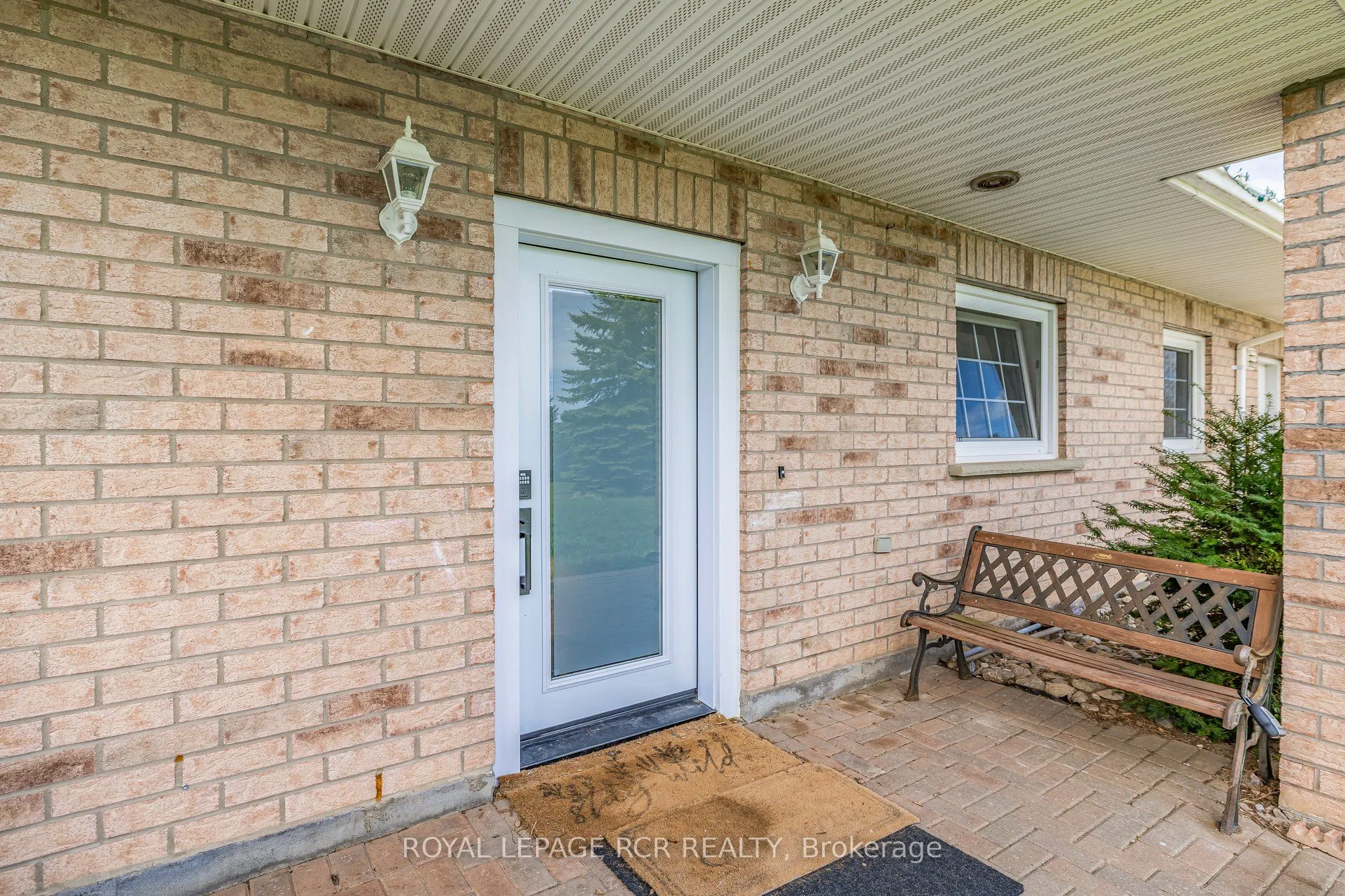 958375 E 7th Line