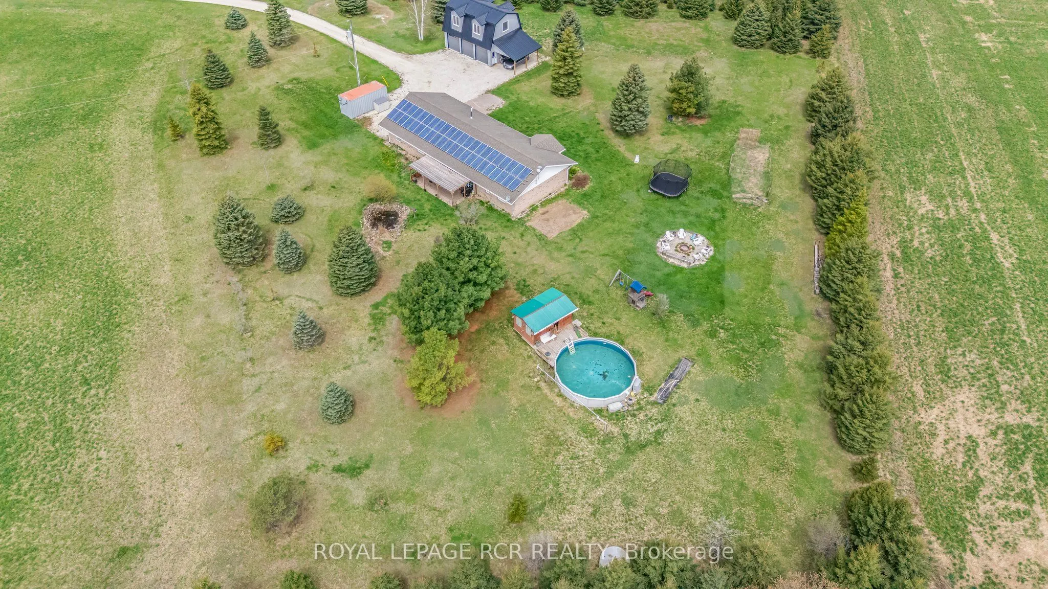 958375 E 7th Line