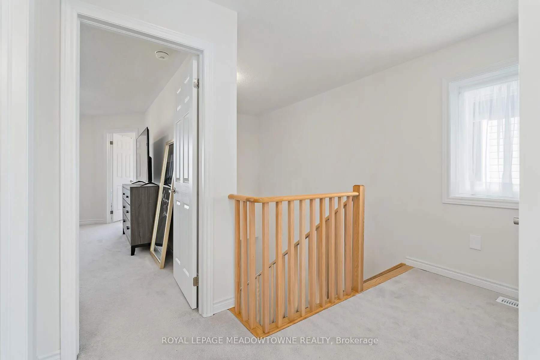 196 Elliot Avenue W